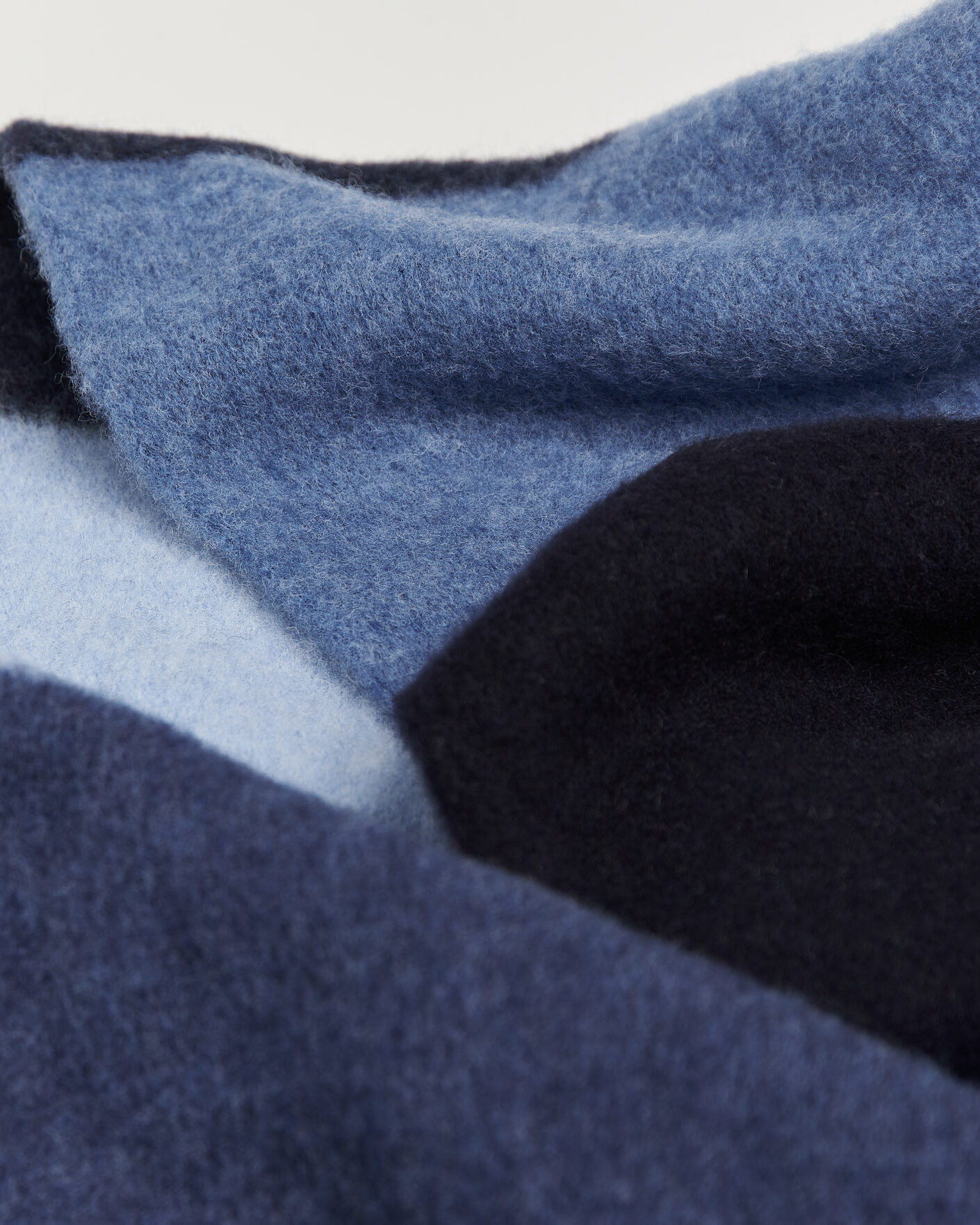 Herre | Skjerf | Robert Mackie | Rona Ribbed Shaggy Lambswool Scarf Blue