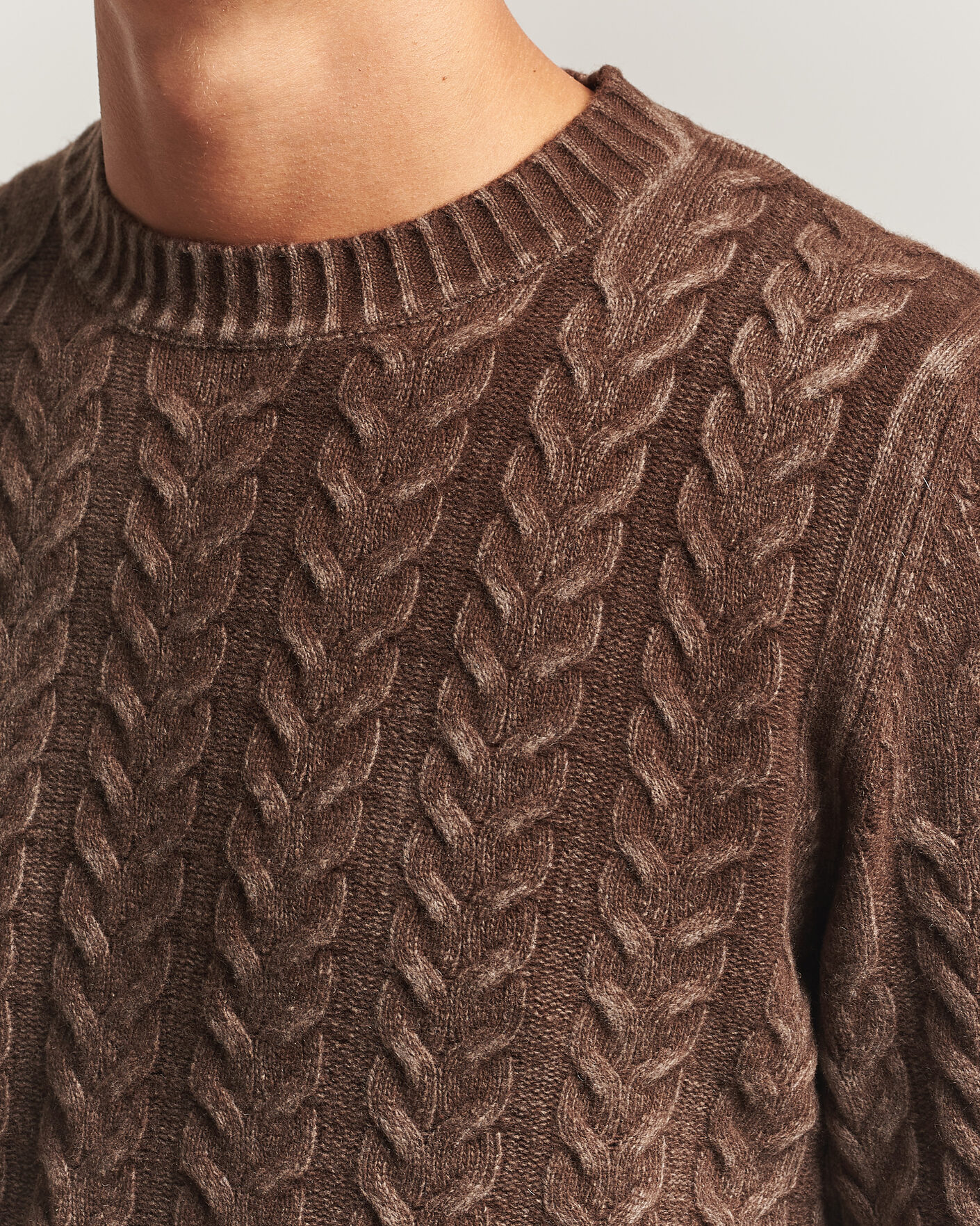Herre | Gensere | Morgano | Cable Knitted Brushed Dyed Wool Crew Brown