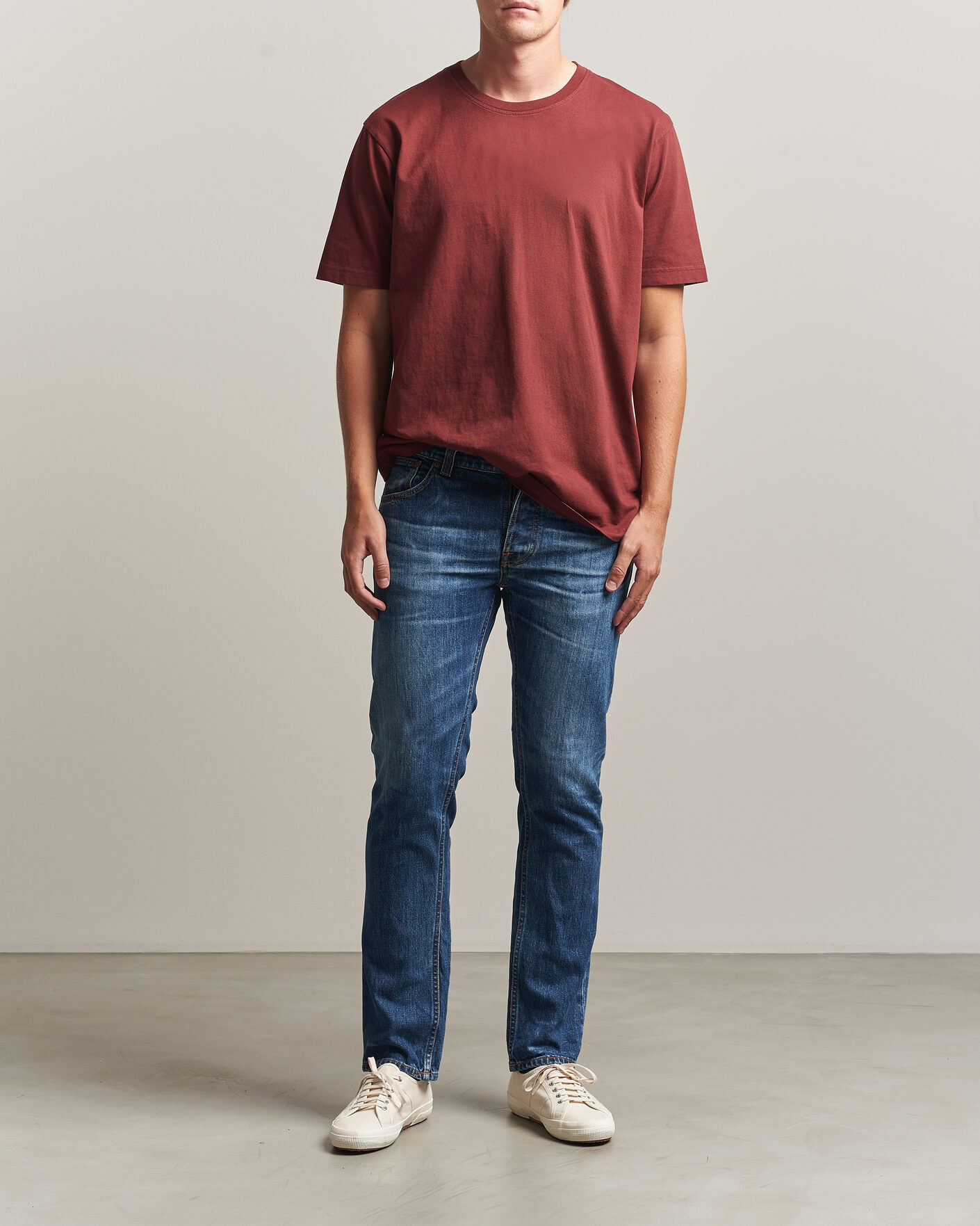 Herre | T-Shirts | Nudie Jeans | Uno Everyday Crew Neck T-Shirt Burgundy