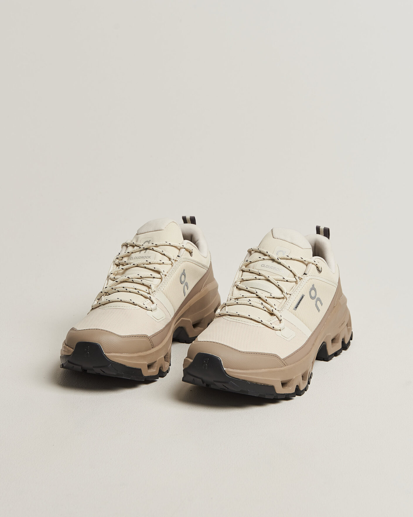 Herre | Trail Sneakers | On | Cloudrock Low Waterproof Grain/Soba