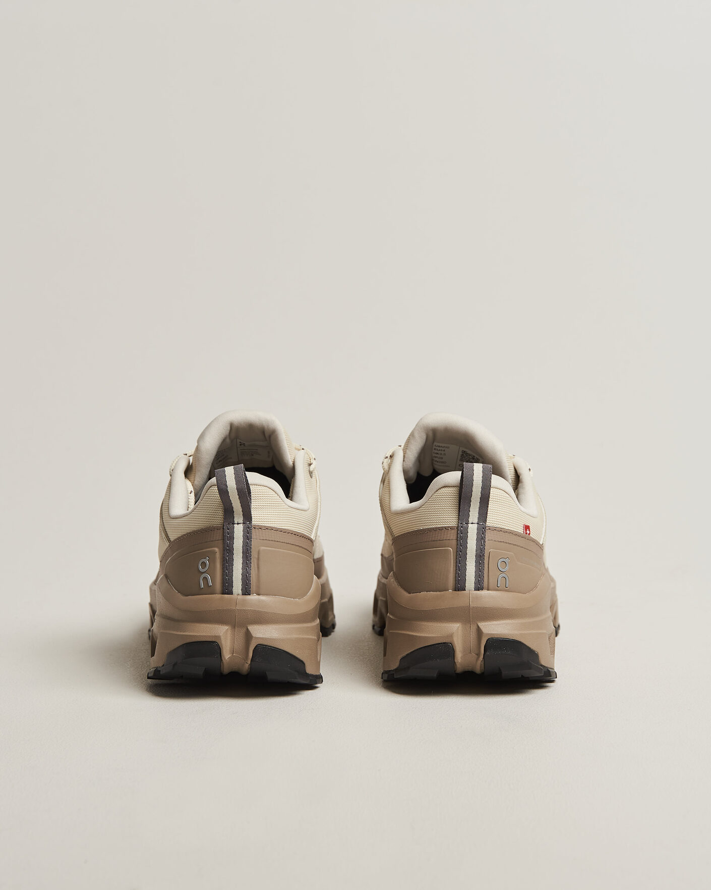 Herre | Trail Sneakers | On | Cloudrock Low Waterproof Grain/Soba