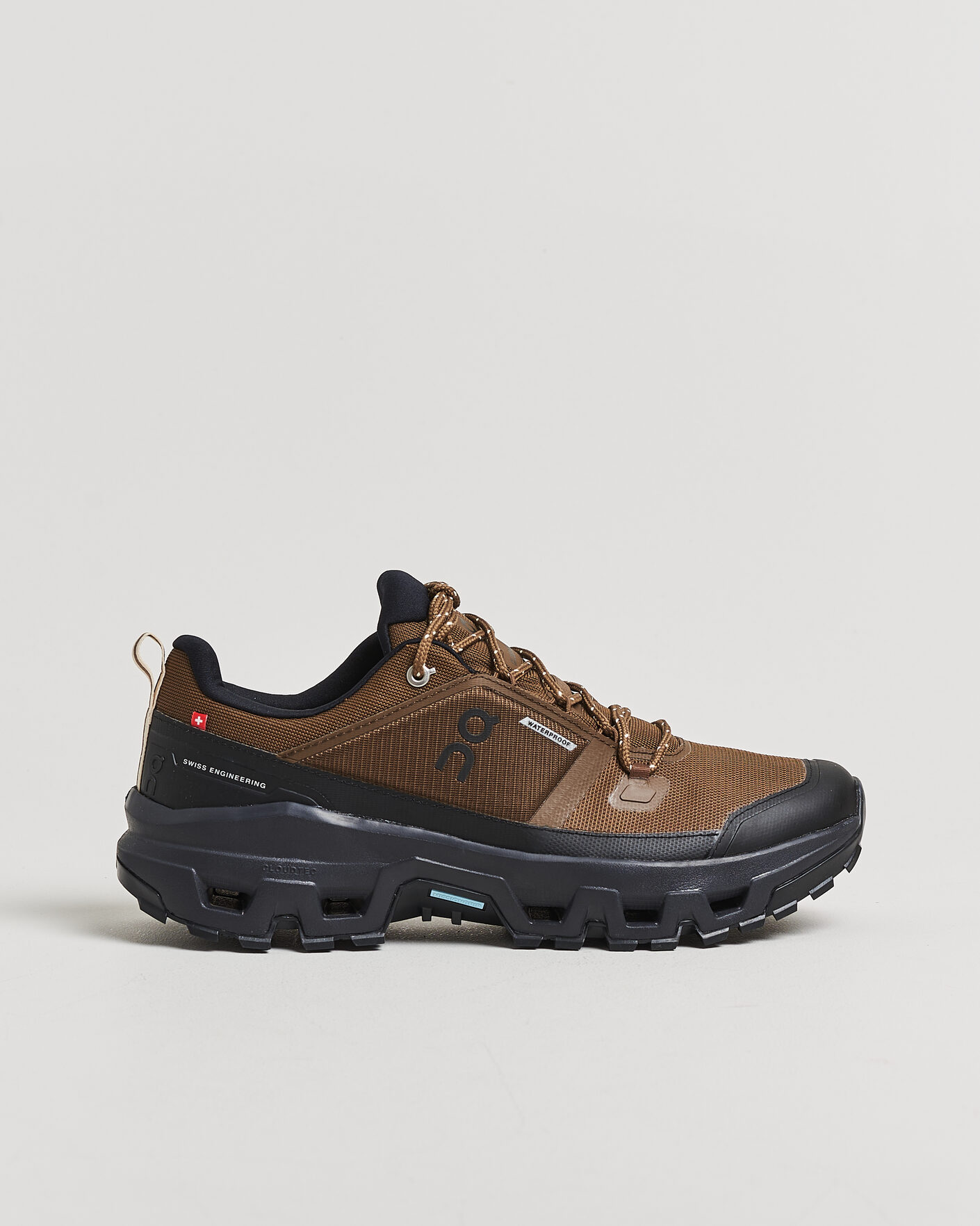 Herre | Trail Sneakers | On | Cloudrock Low Waterproof Earth/Black