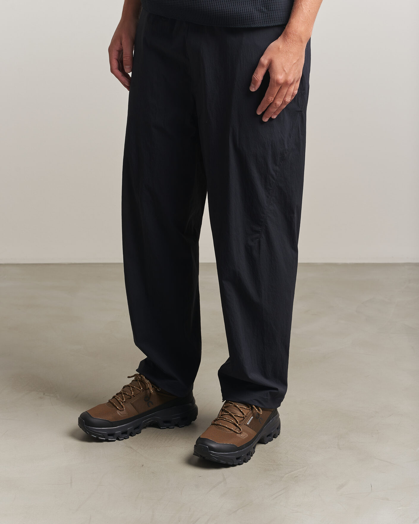 Herre | Trail Sneakers | On | Cloudrock Low Waterproof Earth/Black
