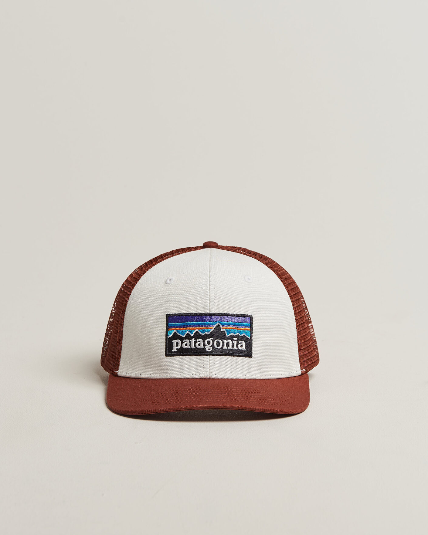 Herre | Hatter og capser | Patagonia | P-6 Logo Trucker Hat White/Red