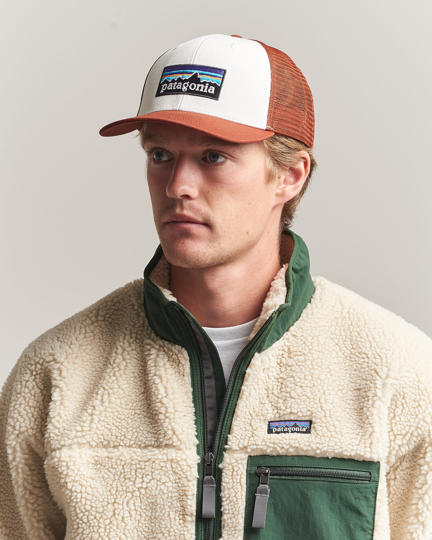 Herre | Hatter og capser | Patagonia | P-6 Logo Trucker Hat White/Red