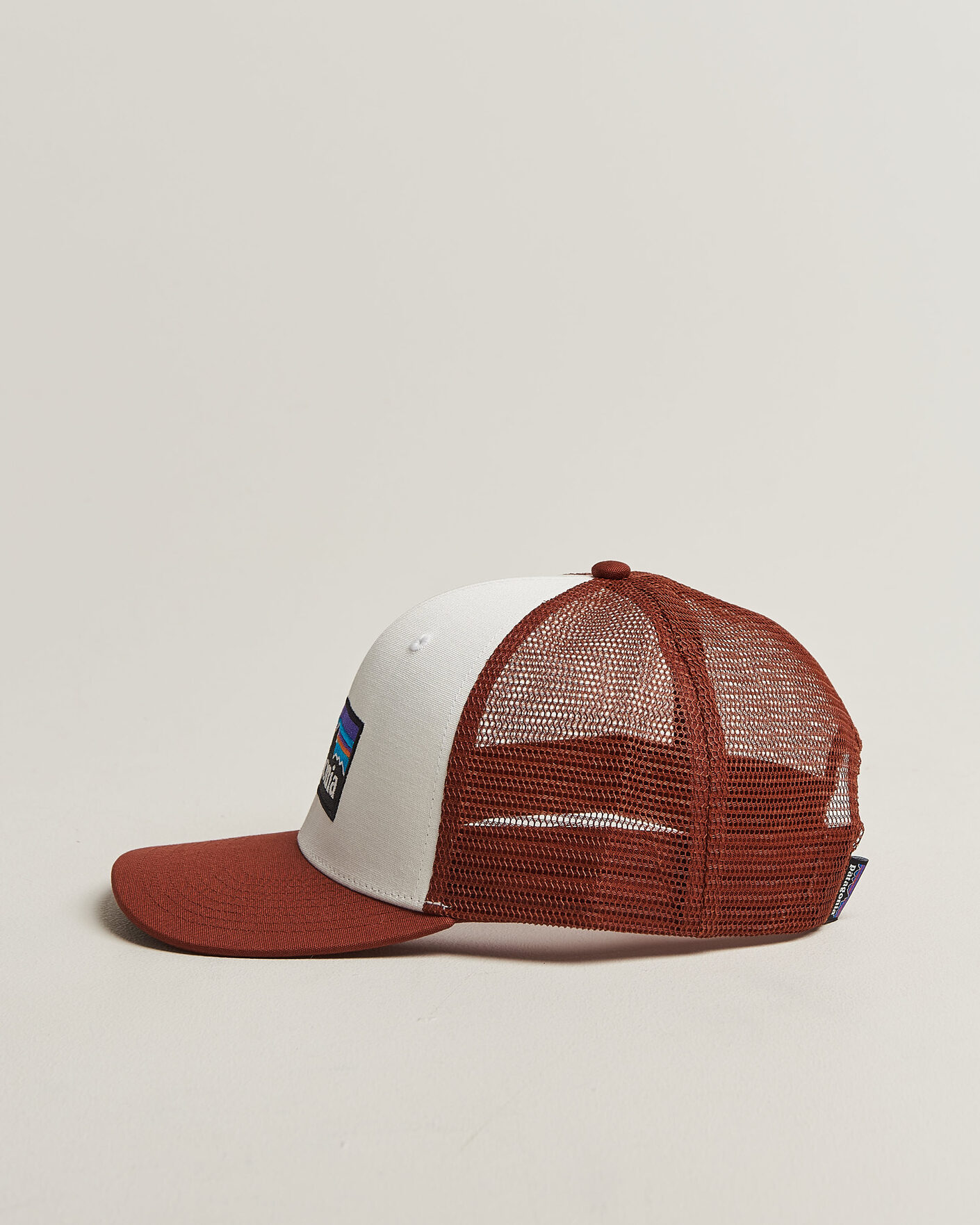 Herre | Hatter og capser | Patagonia | P-6 Logo Trucker Hat White/Red