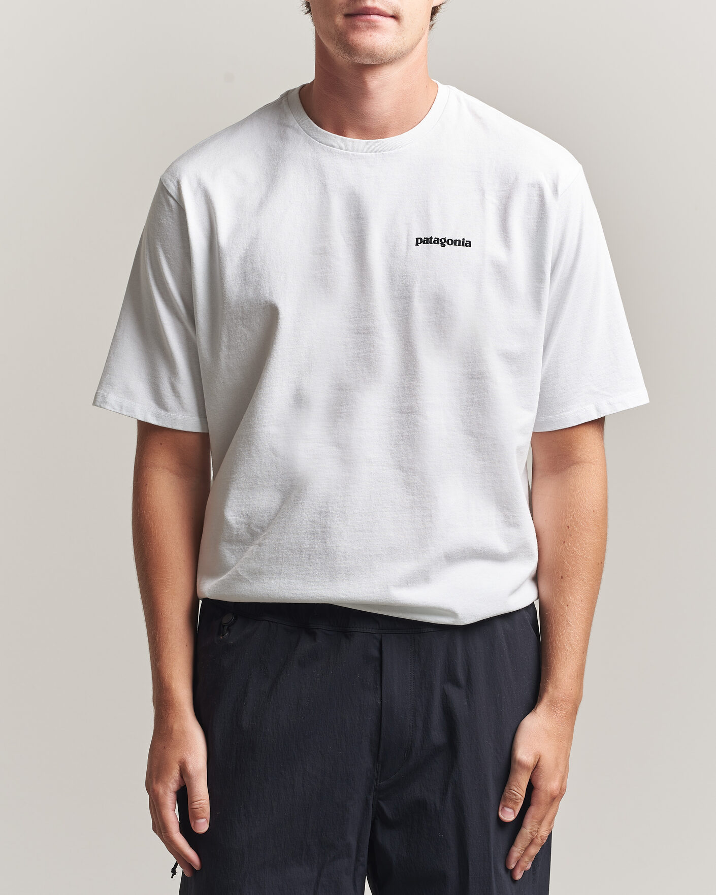 Herre | T-Shirts | Patagonia | P-6 Logo Responsibili T-Shirt Fiber White