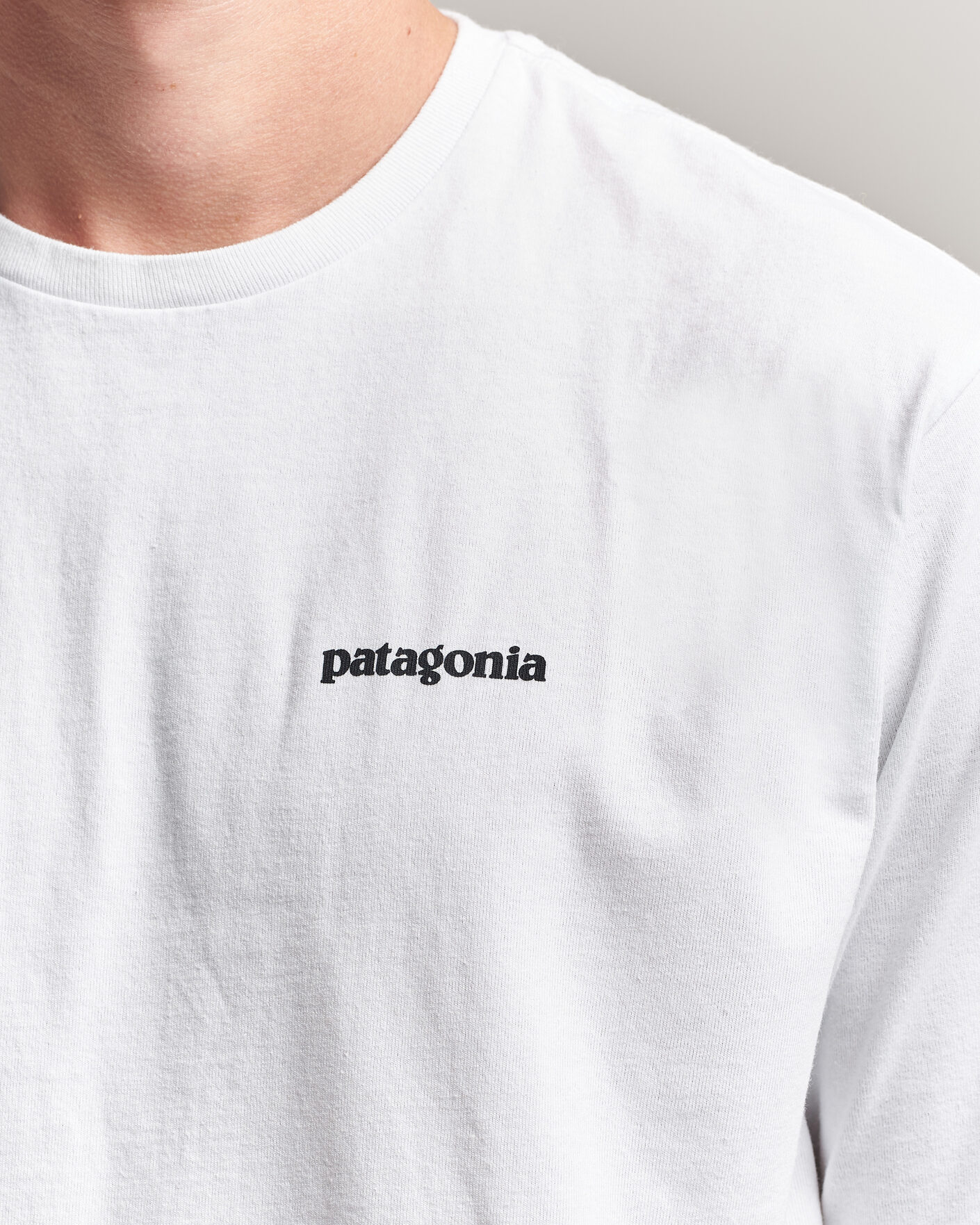 Herre | T-Shirts | Patagonia | P-6 Logo Responsibili T-Shirt Fiber White