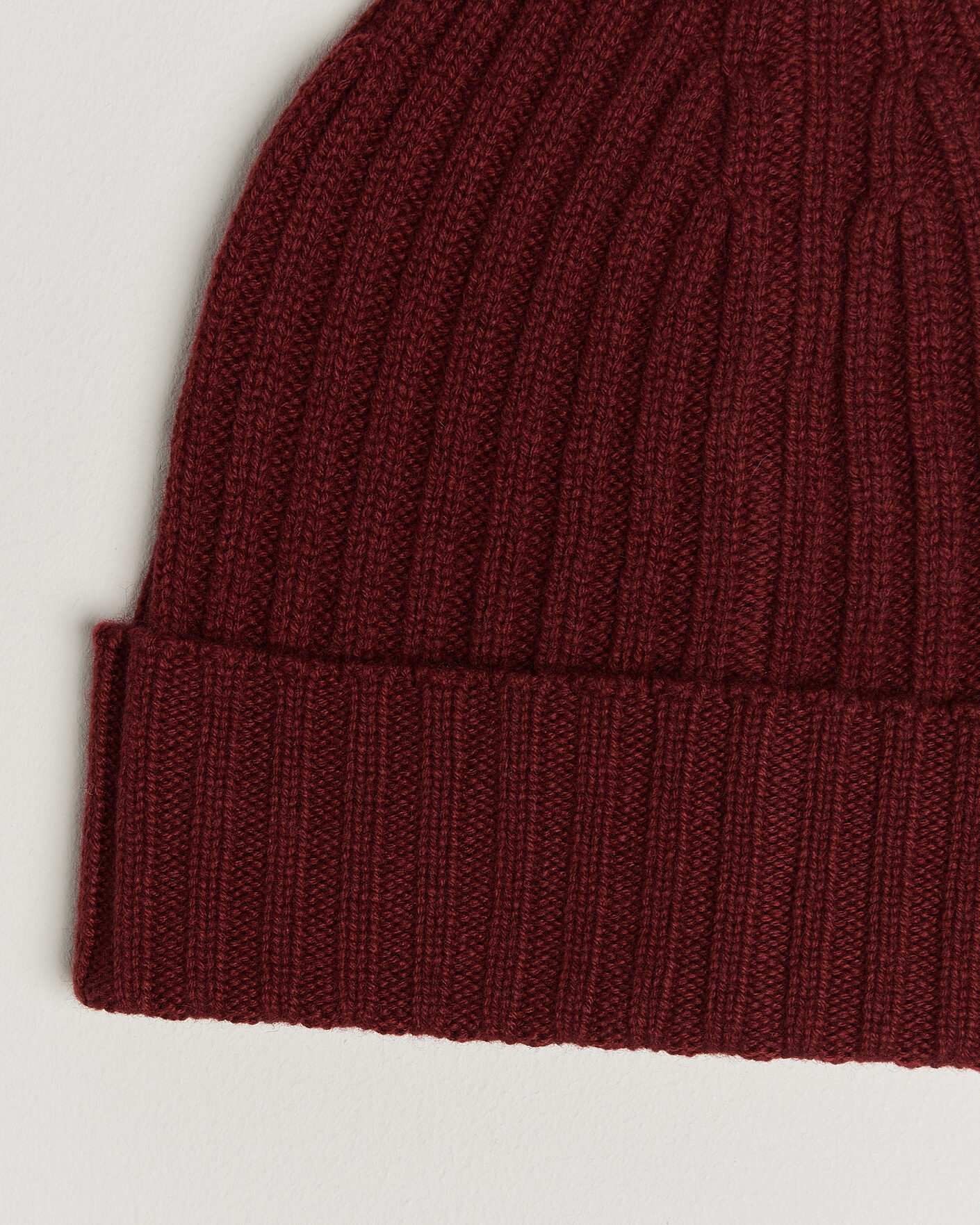 Herre | Luer | Piacenza Cashmere | Ribbed Cashmere Beanie Burgundy