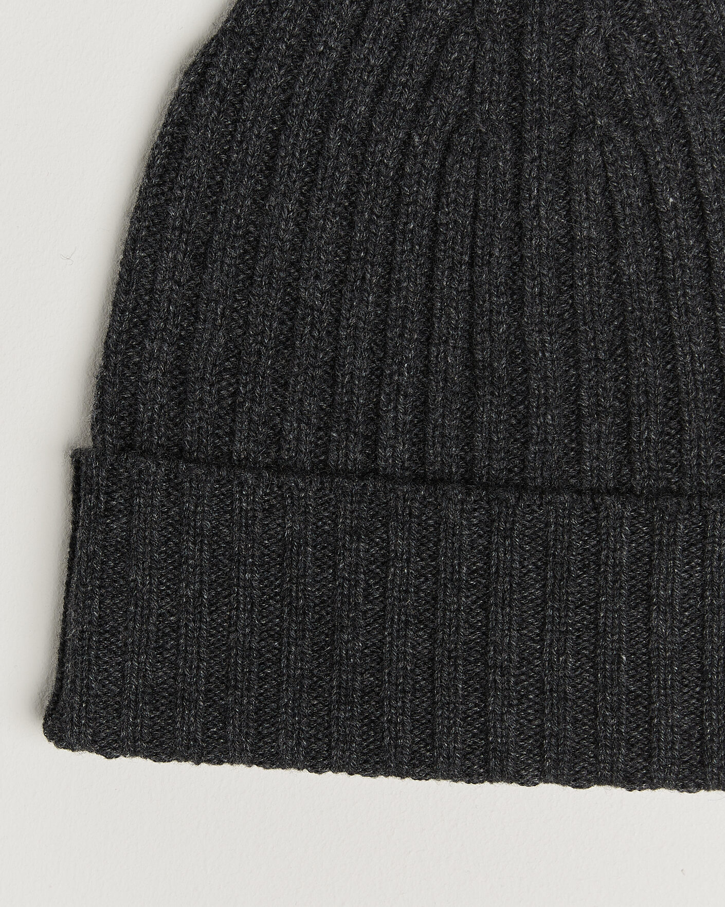 Herre | Luer | Piacenza Cashmere | Ribbed Cashmere Beanie Charcoal