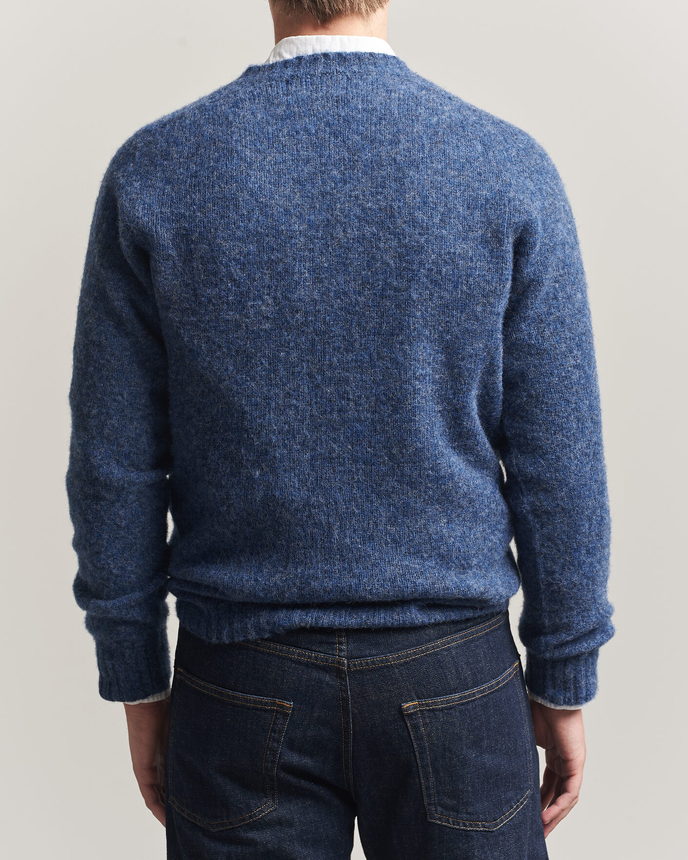 Herre | Gensere | Harley Of Scotland for Care of Carl | Brushed Supersoft Lambswool V-Neck Denim Blue