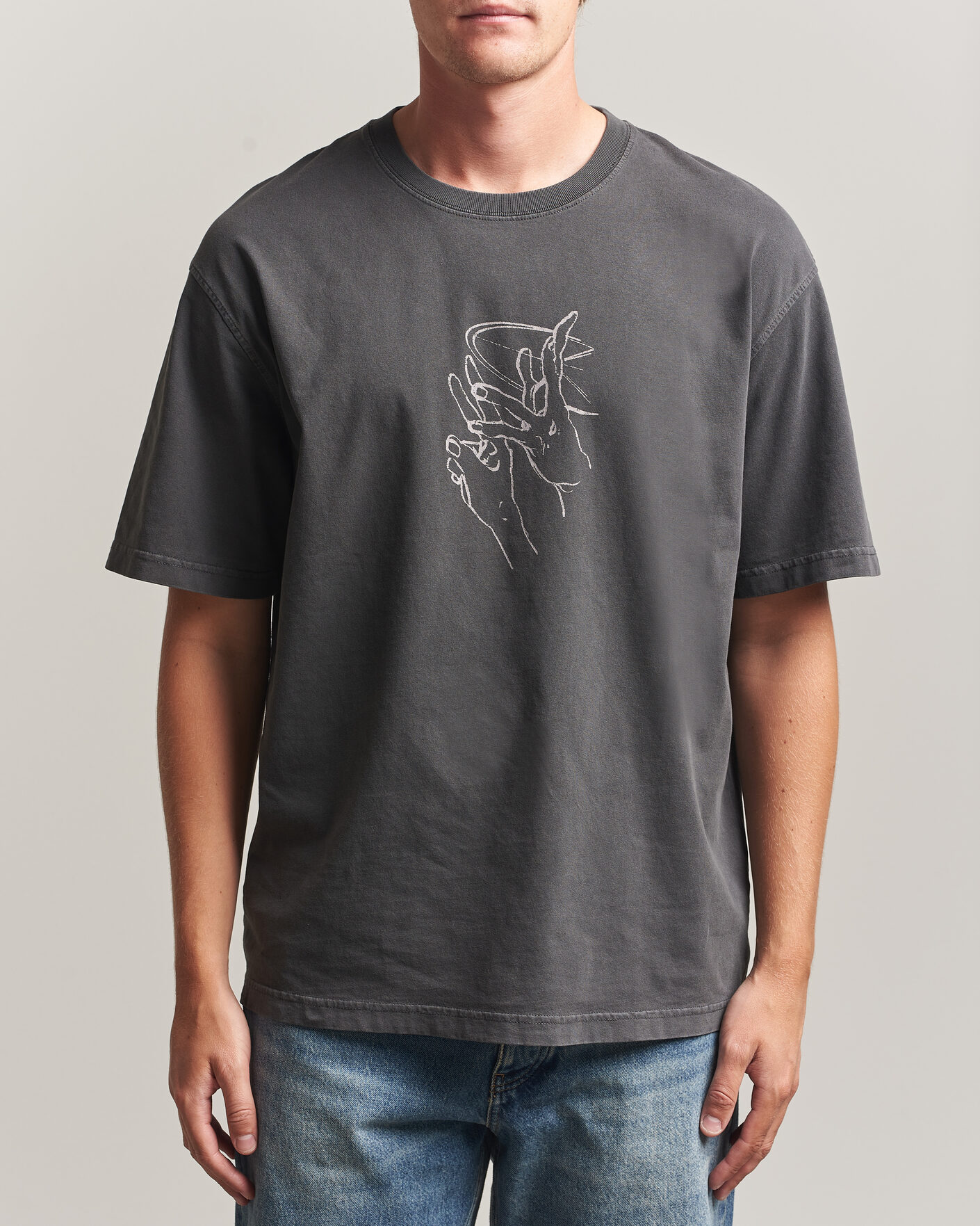 Diagonal Tシャツ5lack KOHH SALU PUNPEE OMSB Samsøe Samsøe Giles Printed Crew Neck T-Shirt Black Lines hos
