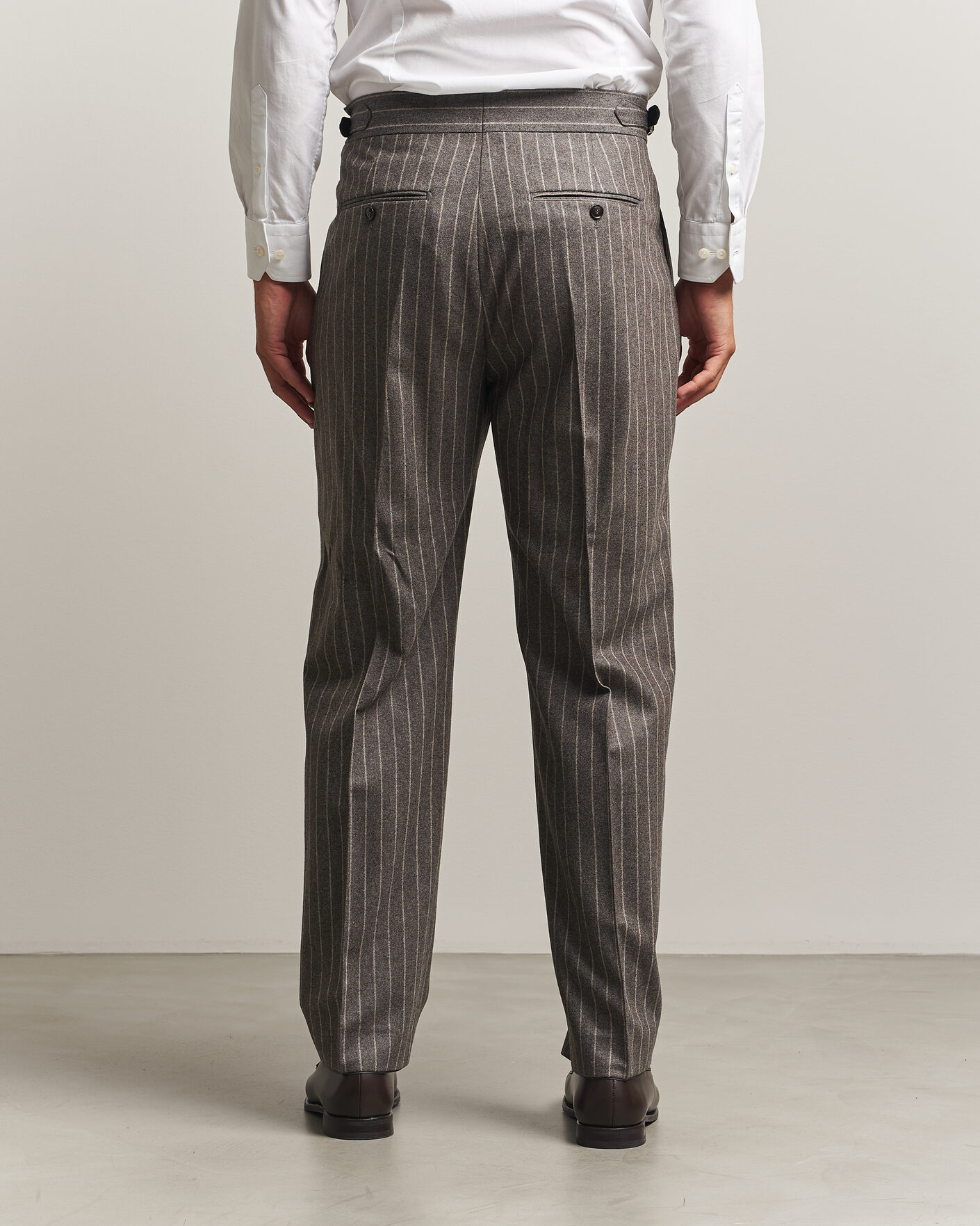 Herre | Bukser | Tiger of Sweden | Theo Wool Pleated Pinstriped Trousers Grey Brown