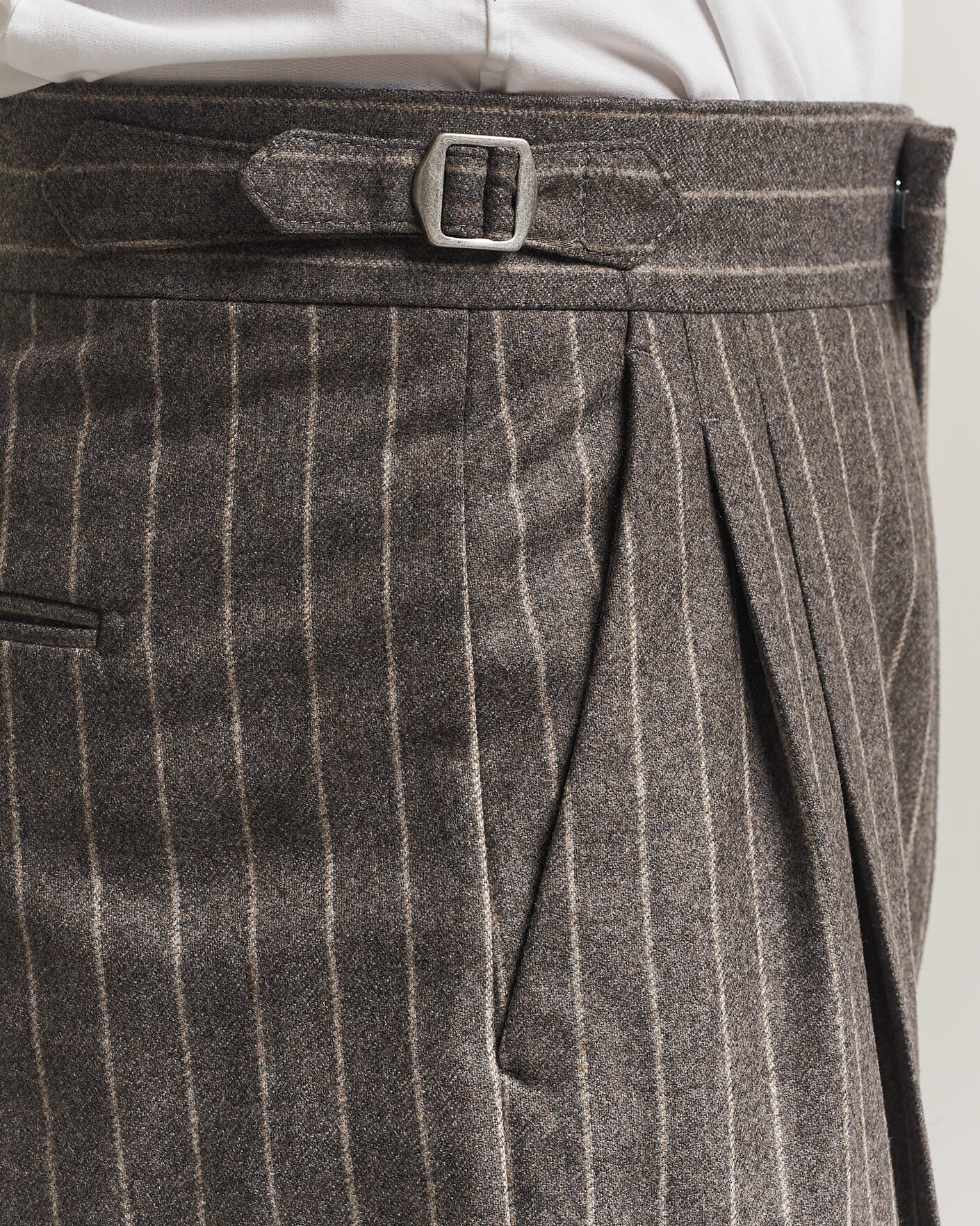 Herre | Bukser | Tiger of Sweden | Theo Wool Pleated Pinstriped Trousers Grey Brown