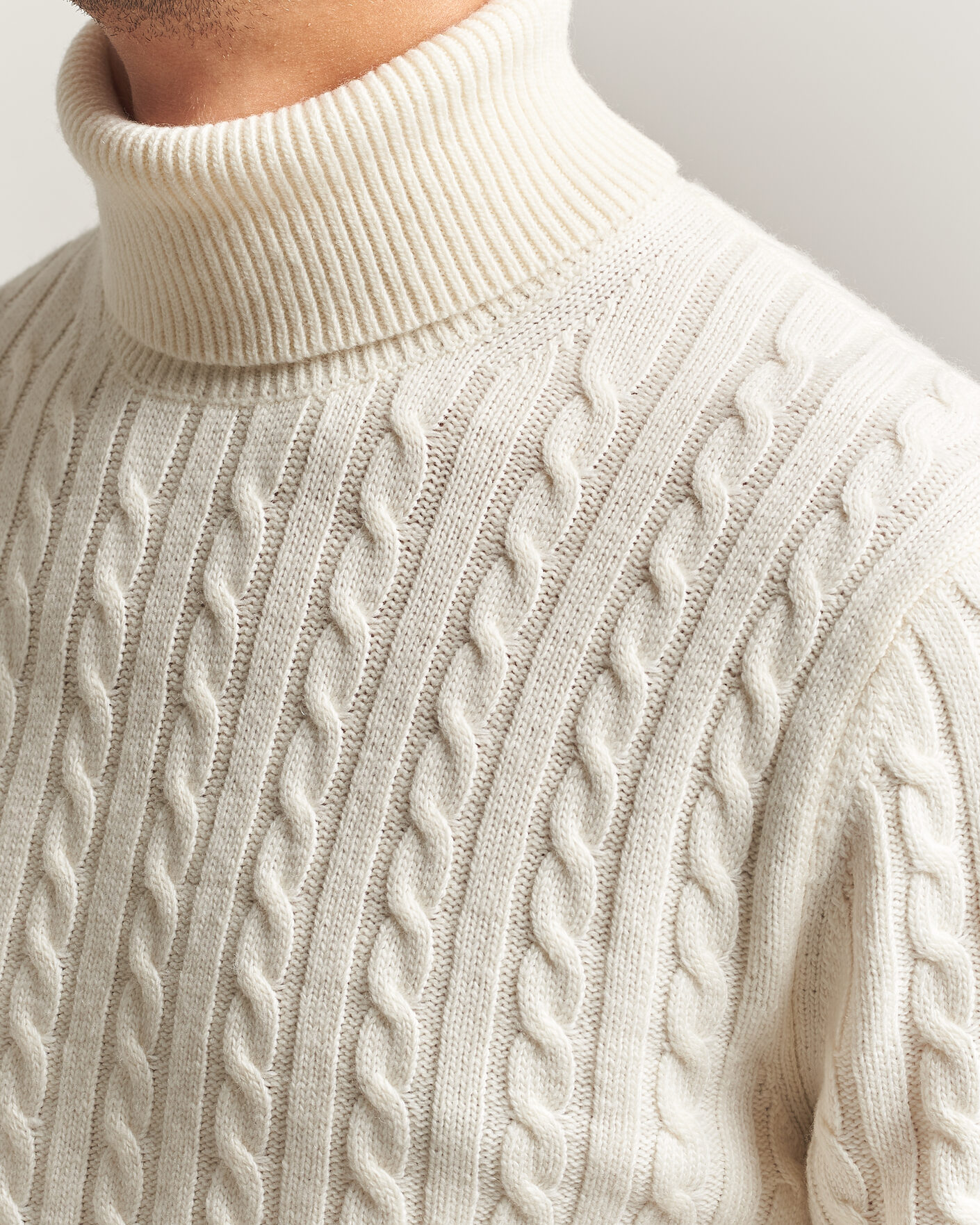 Herre | Gensere | Tiger of Sweden | Wilde Wool/Cashmere Cable Turtleneck Porcelain Cream