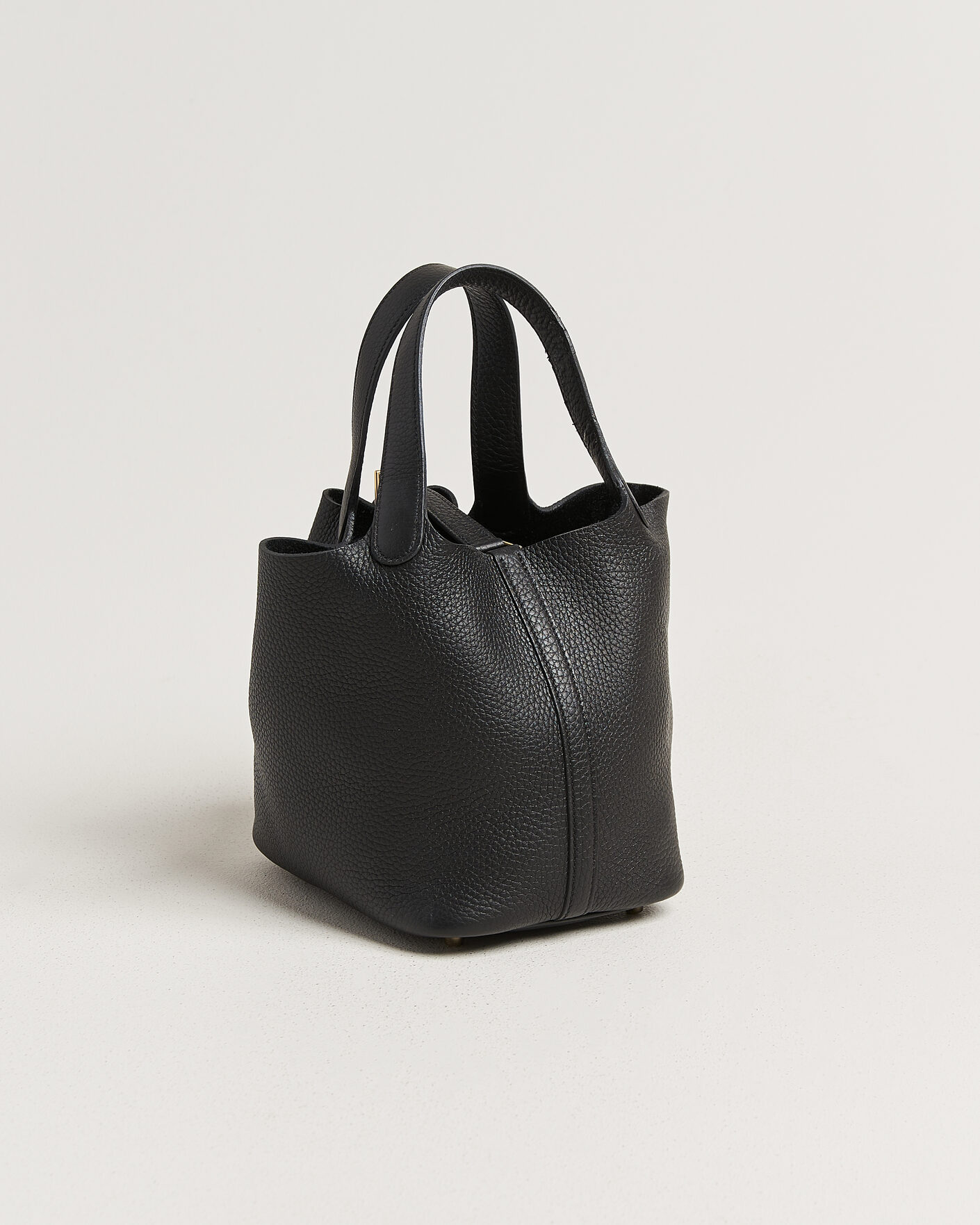 Herre | Pre-Owned & Vintage Bags | Hermès Pre-Owned | Picotin Lock 18 Black