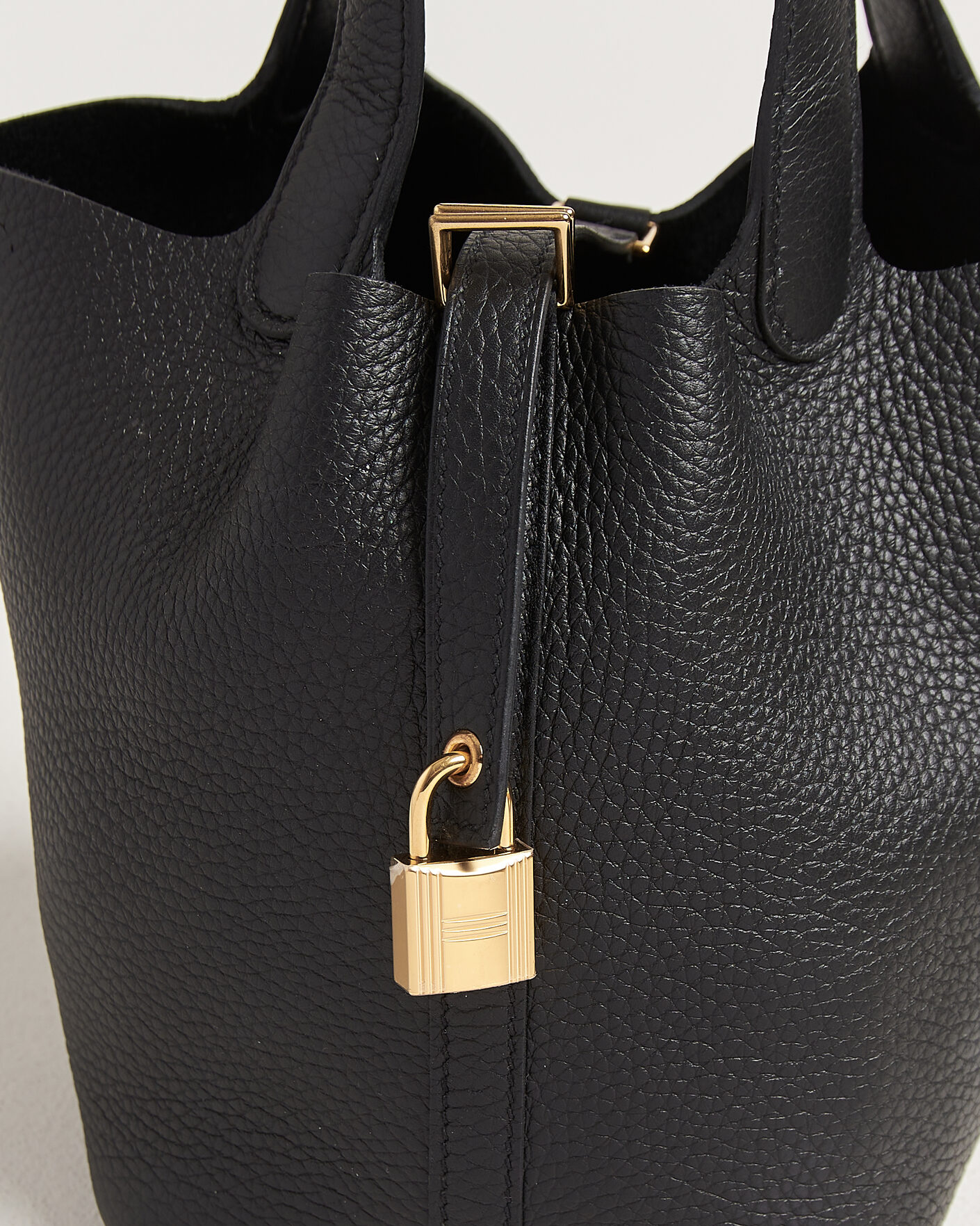Herre | Pre-Owned & Vintage Bags | Hermès Pre-Owned | Picotin Lock 18 Black