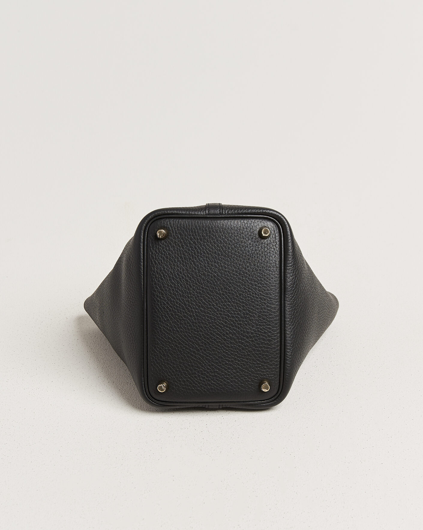 Herre | Pre-Owned & Vintage Bags | Hermès Pre-Owned | Picotin Lock 18 Black
