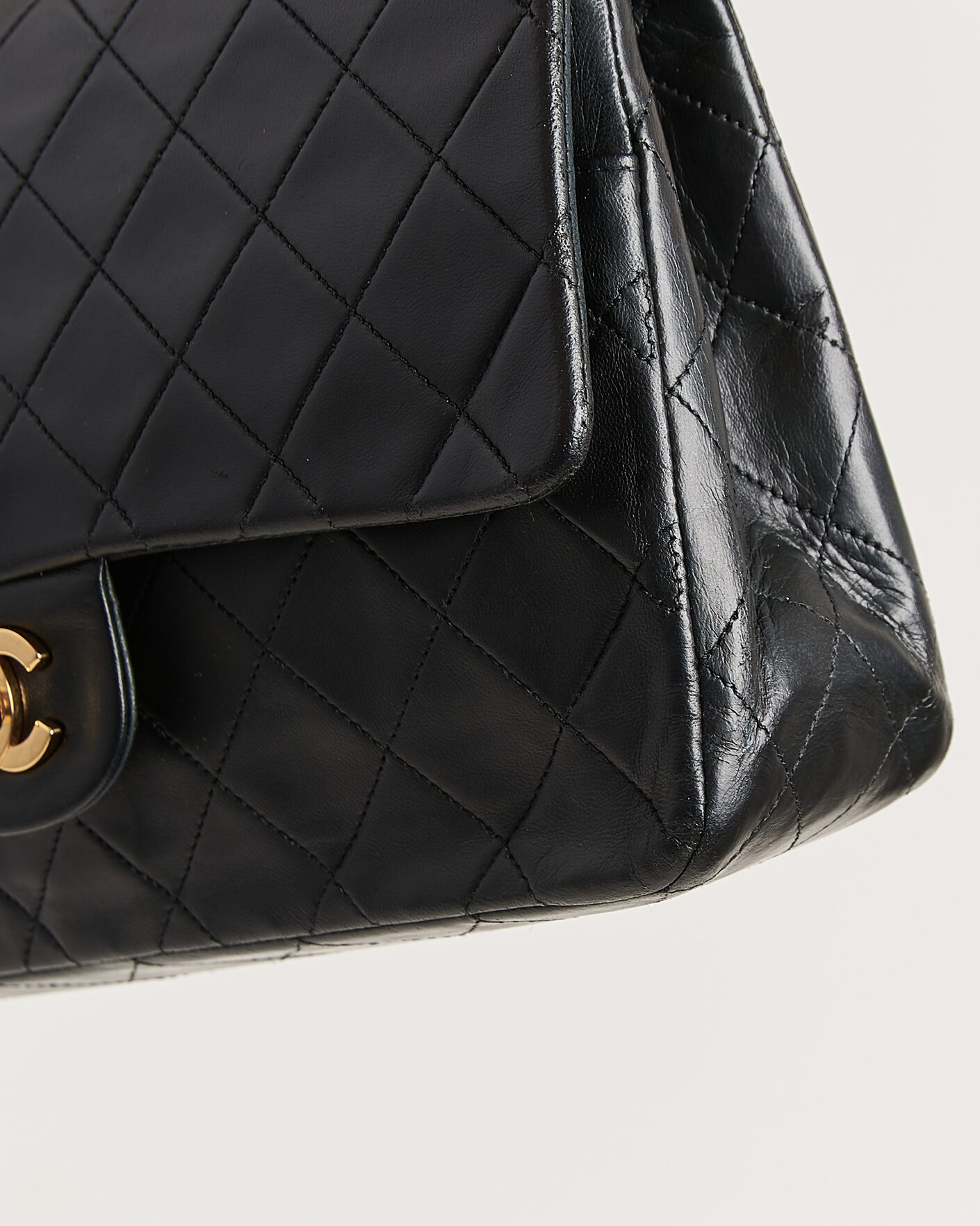 Herre | Pre-Owned & Vintage Bags | Chanel Pre-Owned | Classic Medium Double Flap Bag Lambskin Black