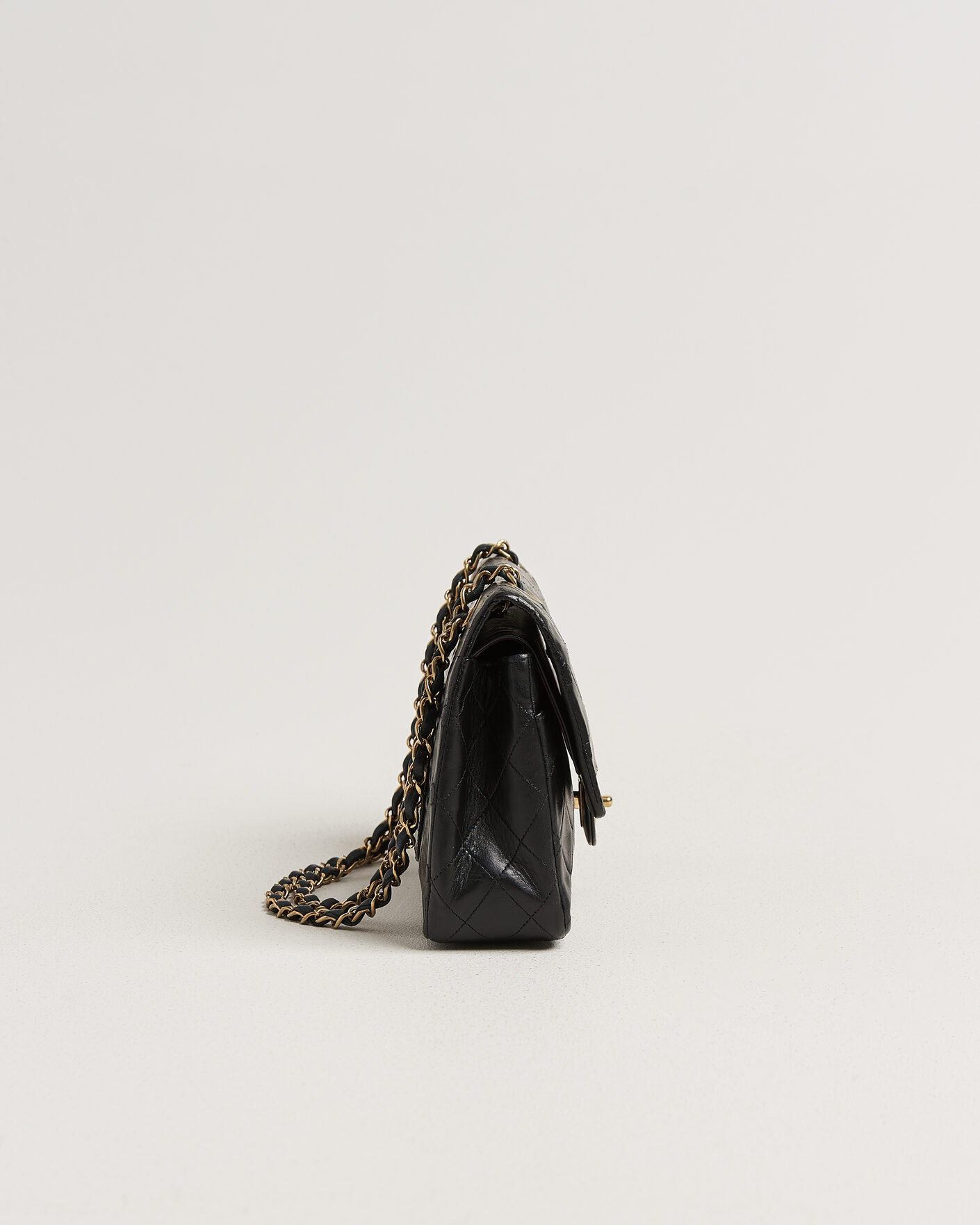 Herre | Pre-Owned & Vintage Bags | Chanel Pre-Owned | Classic Medium Double Flap Bag Lambskin Black