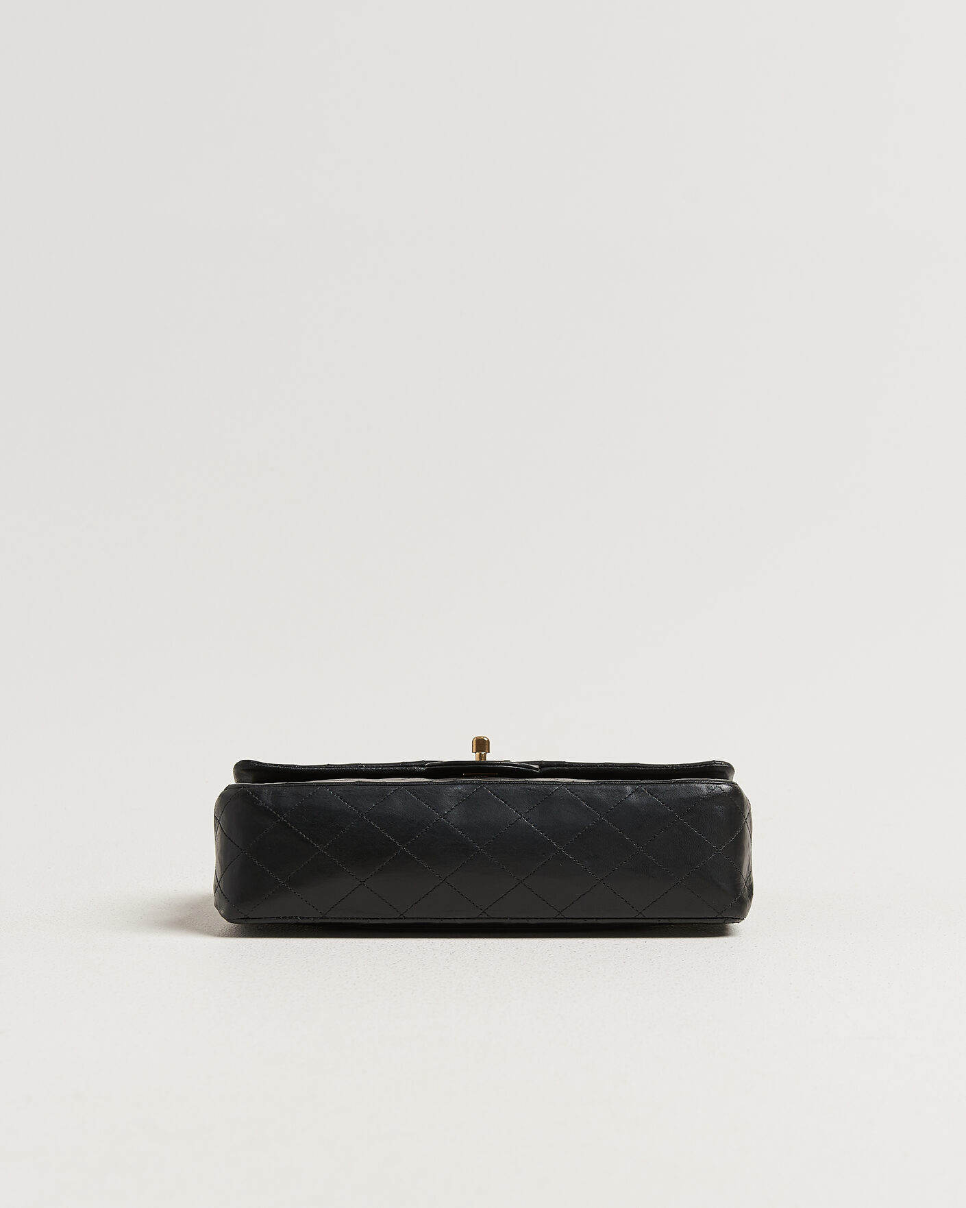 Herre | Pre-Owned & Vintage Bags | Chanel Pre-Owned | Classic Medium Double Flap Bag Lambskin Black