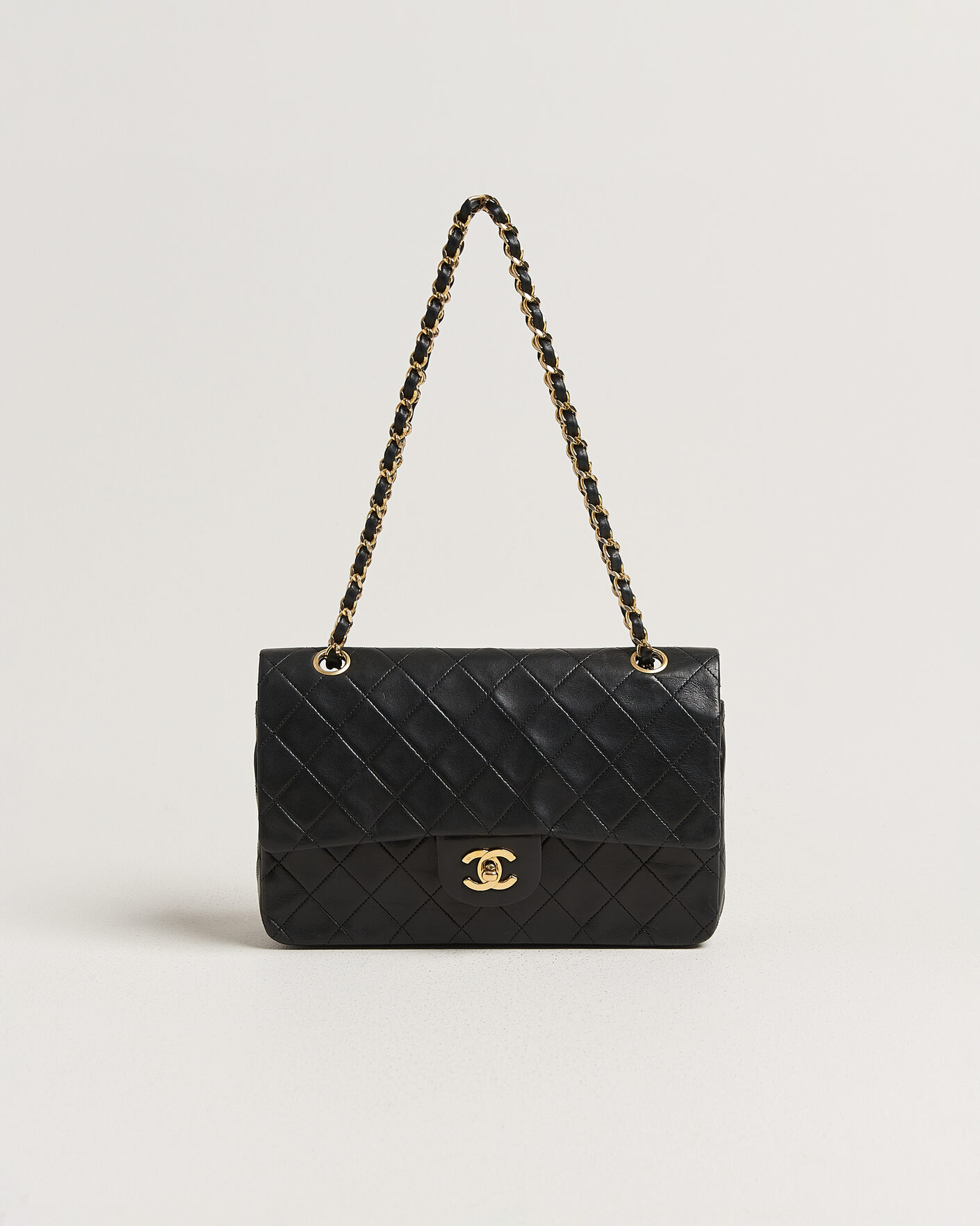 Herre | Pre-Owned & Vintage Bags | Chanel Pre-Owned | Classic Medium Double Flap Bag Lambskin Black