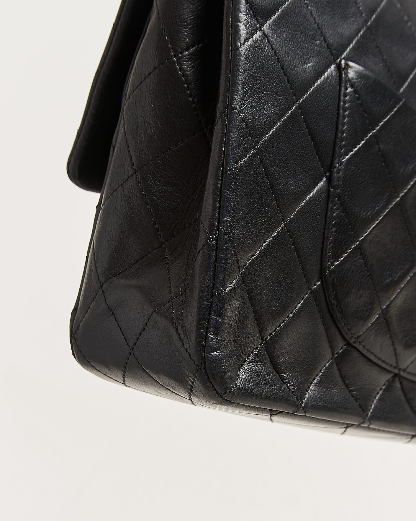Herre | Pre-Owned & Vintage Bags | Chanel Pre-Owned | Classic Medium Double Flap Bag Lambskin Black
