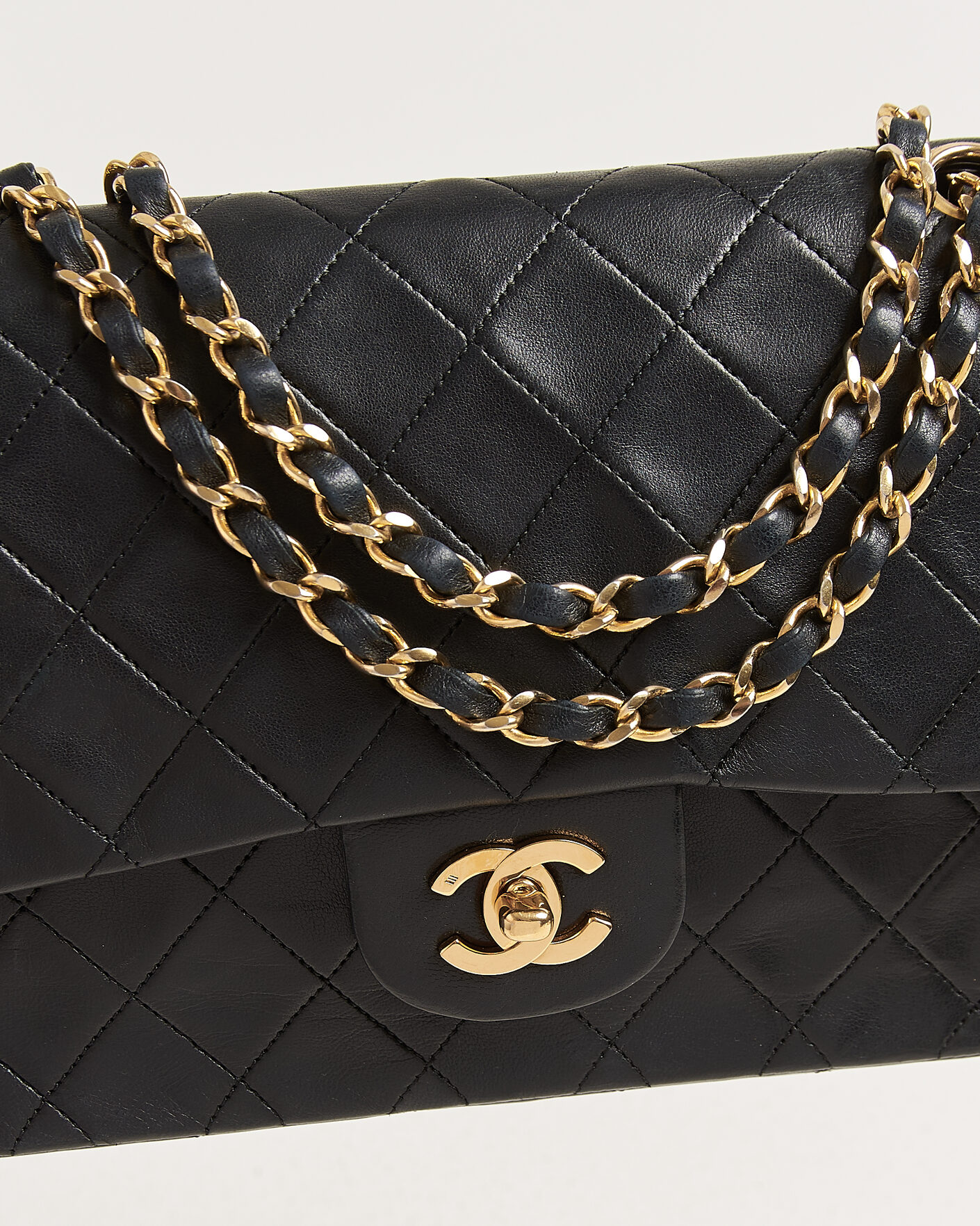 Herre | Chanel Pre-Owned Classic Medium Double Flap Bag Lambskin Black | Chanel Pre-Owned | Classic Medium Double Flap Bag Lambskin Black