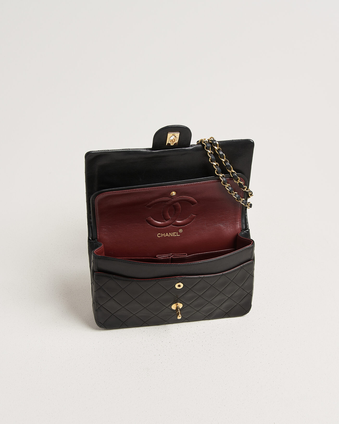 Herre | Chanel Pre-Owned Classic Medium Double Flap Bag Lambskin Black | Chanel Pre-Owned | Classic Medium Double Flap Bag Lambskin Black