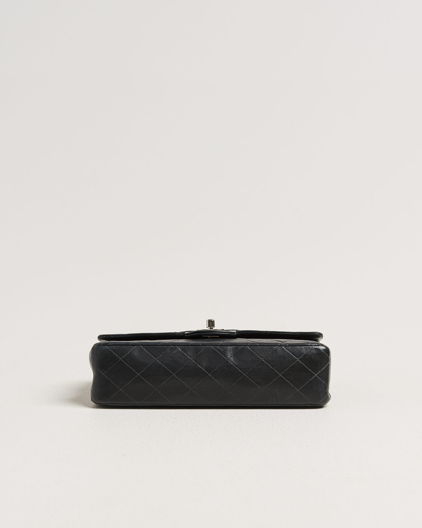 Herre | Pre-Owned & Vintage Bags | Chanel Pre-Owned | Classic Medium Double Flap Bag Lambskin Black