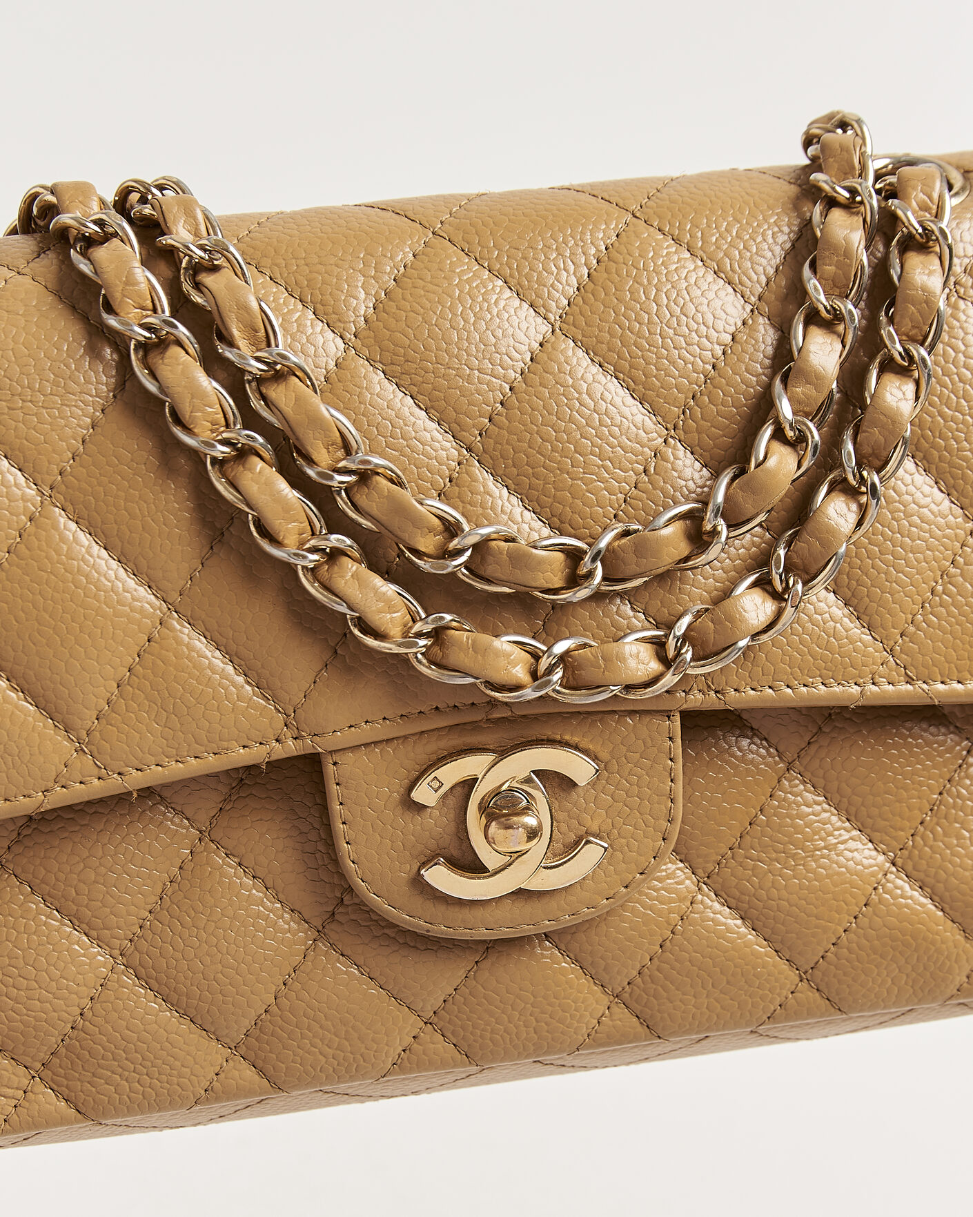 Herre | Pre-Owned & Vintage Bags | Chanel Pre-Owned | Classic Small Double Flap Bag Caviar Leather Beige