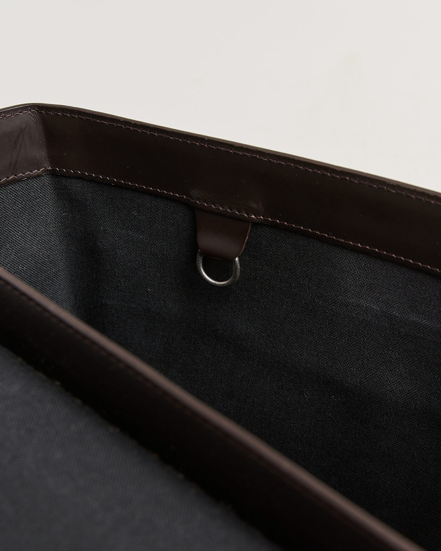 Herre | Pre-Owned & Vintage Bags | Louis Vuitton Pre-Owned | Messenger Bag Monogram Glace Bobby Brown