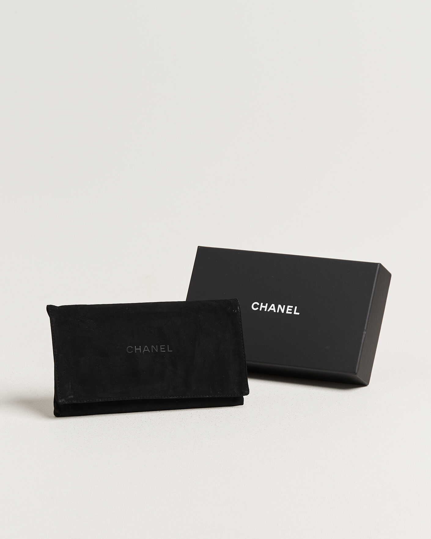Herre | Pre-Owned & Vintage Bags | Chanel Pre-Owned | Classic Trifold Flap Wallet Caviar Leather Black