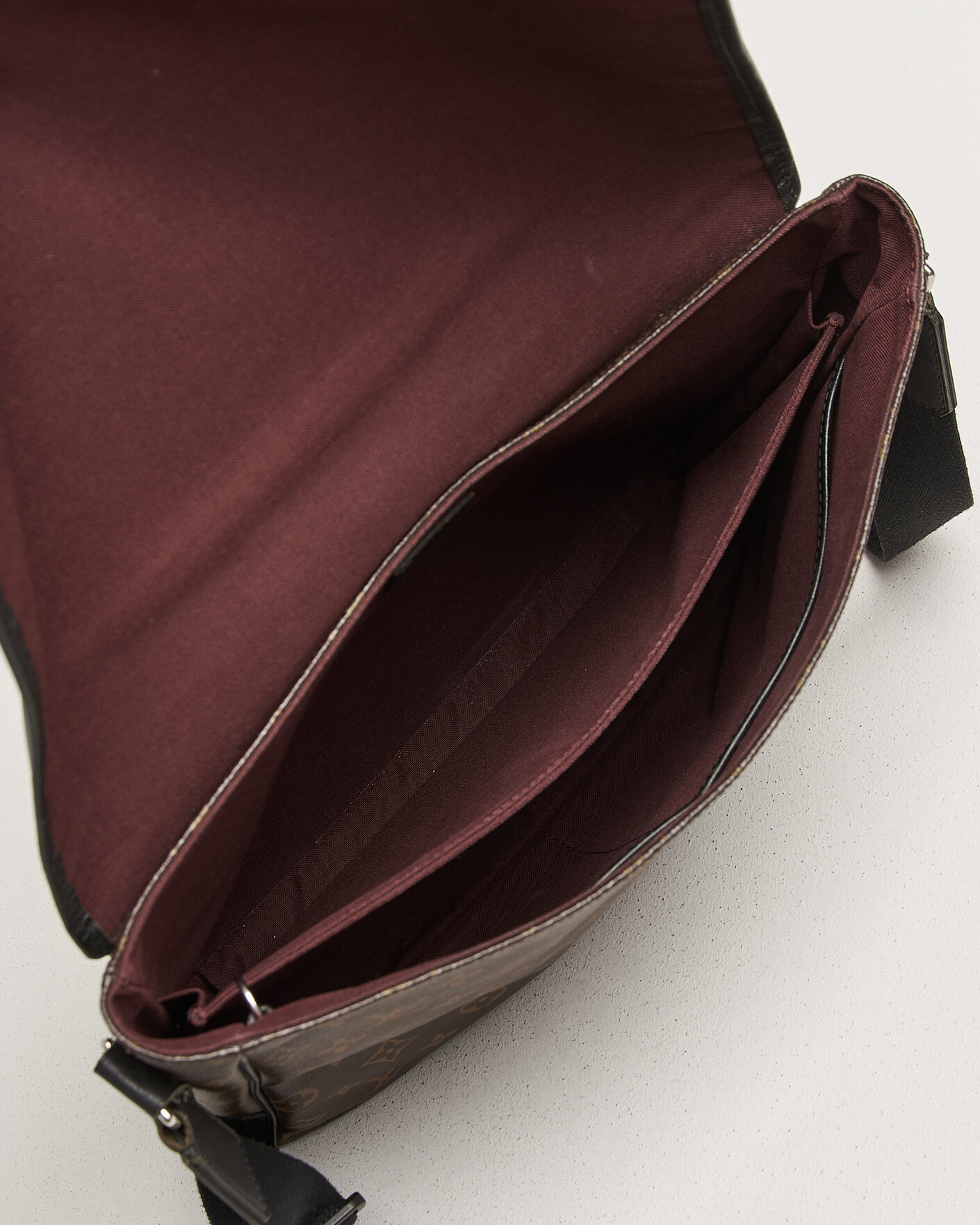 Herre | Pre-Owned & Vintage Bags | Louis Vuitton Pre-Owned | Abbesses Messenger Bag Monogram Macassar