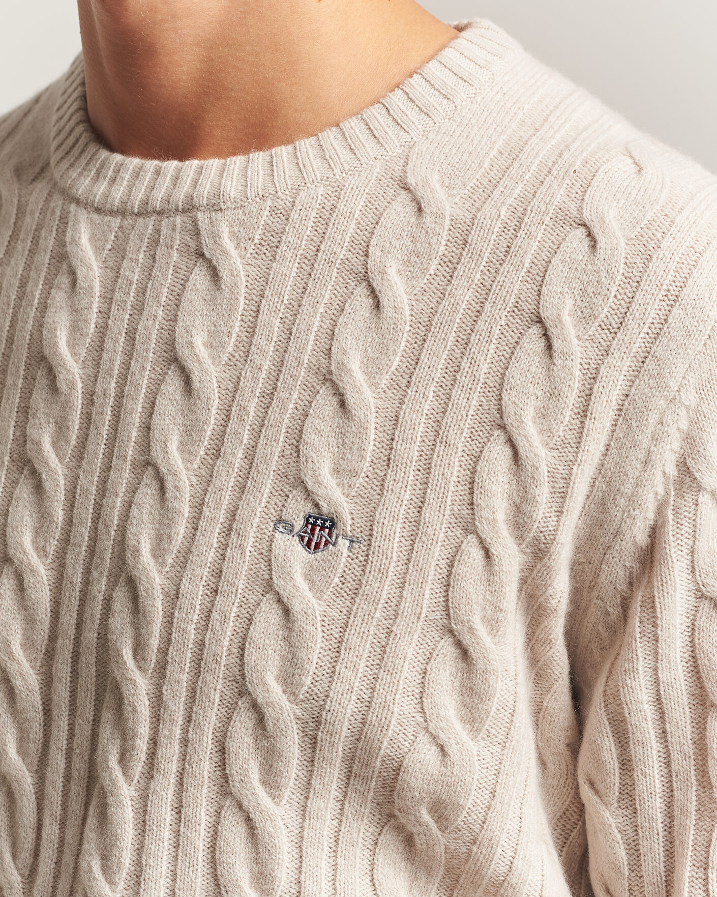 Herre | Gensere | Gant | Lambswool Cable Crew Neck Clay Beige
