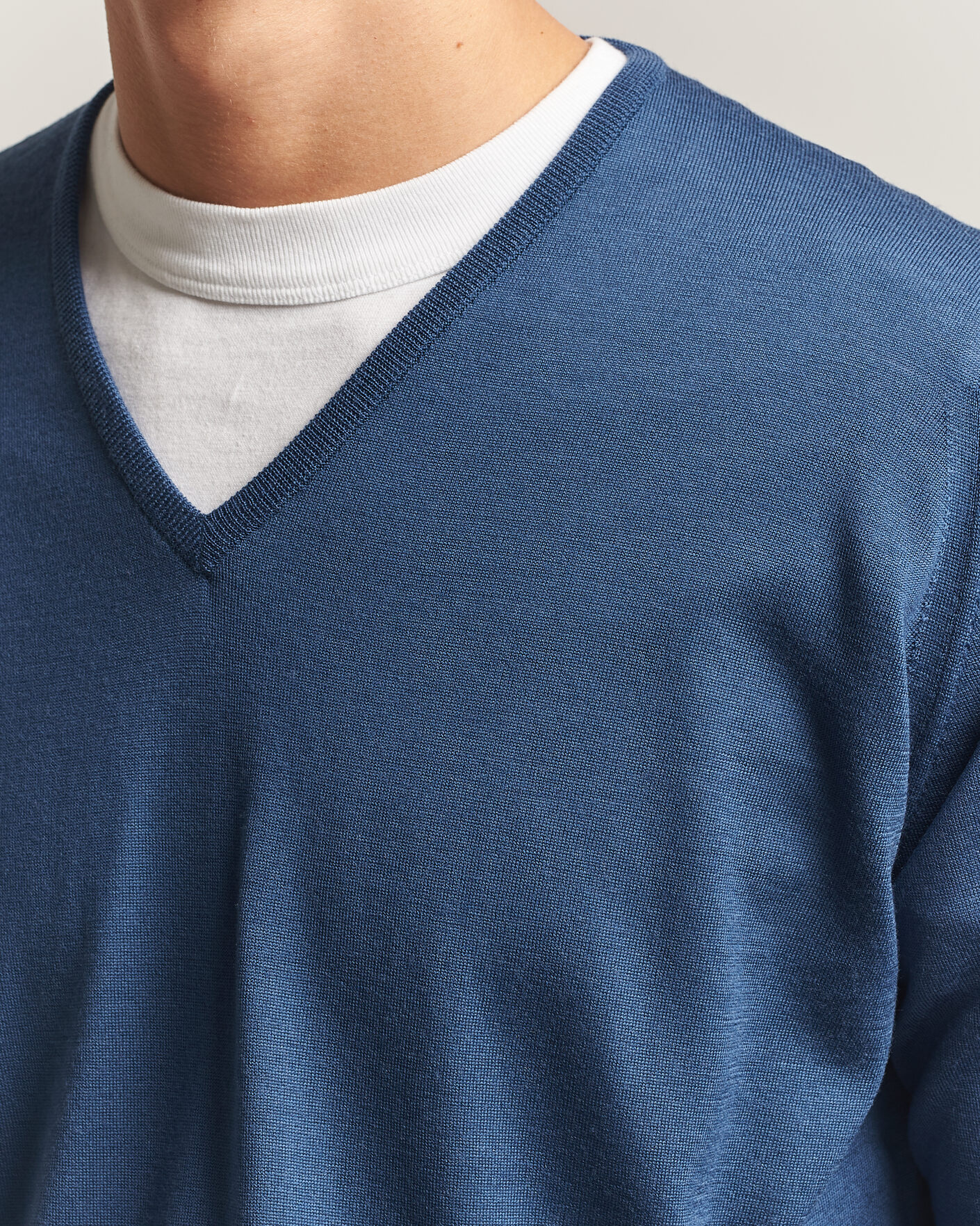 Herre | Gensere | John Smedley | Bobby Extra Fine Merino V-Neck Pullover Teal Firth