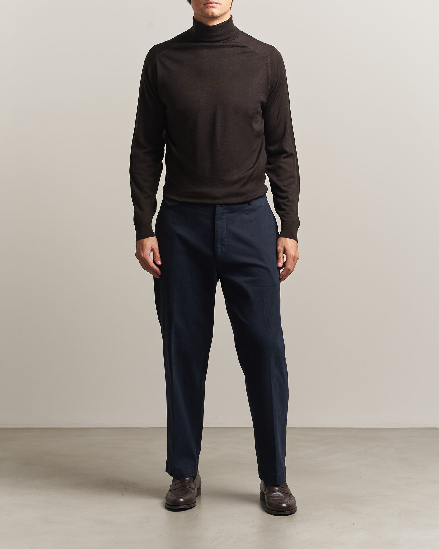 Herre | Gensere | John Smedley | Cherwell Extra Fine Merino Rollneck Faulkner Brown