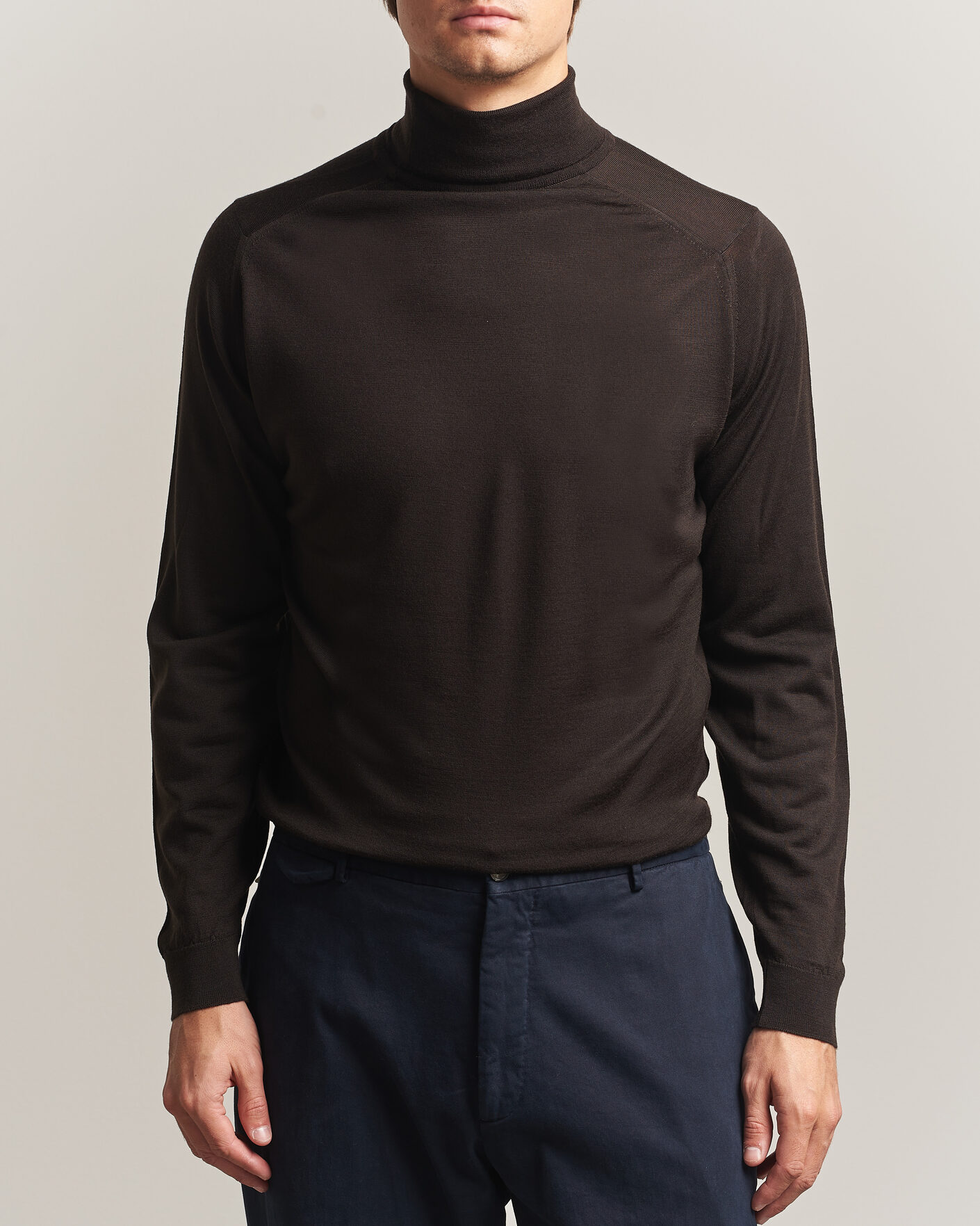 Herre | Gensere | John Smedley | Cherwell Extra Fine Merino Rollneck Faulkner Brown