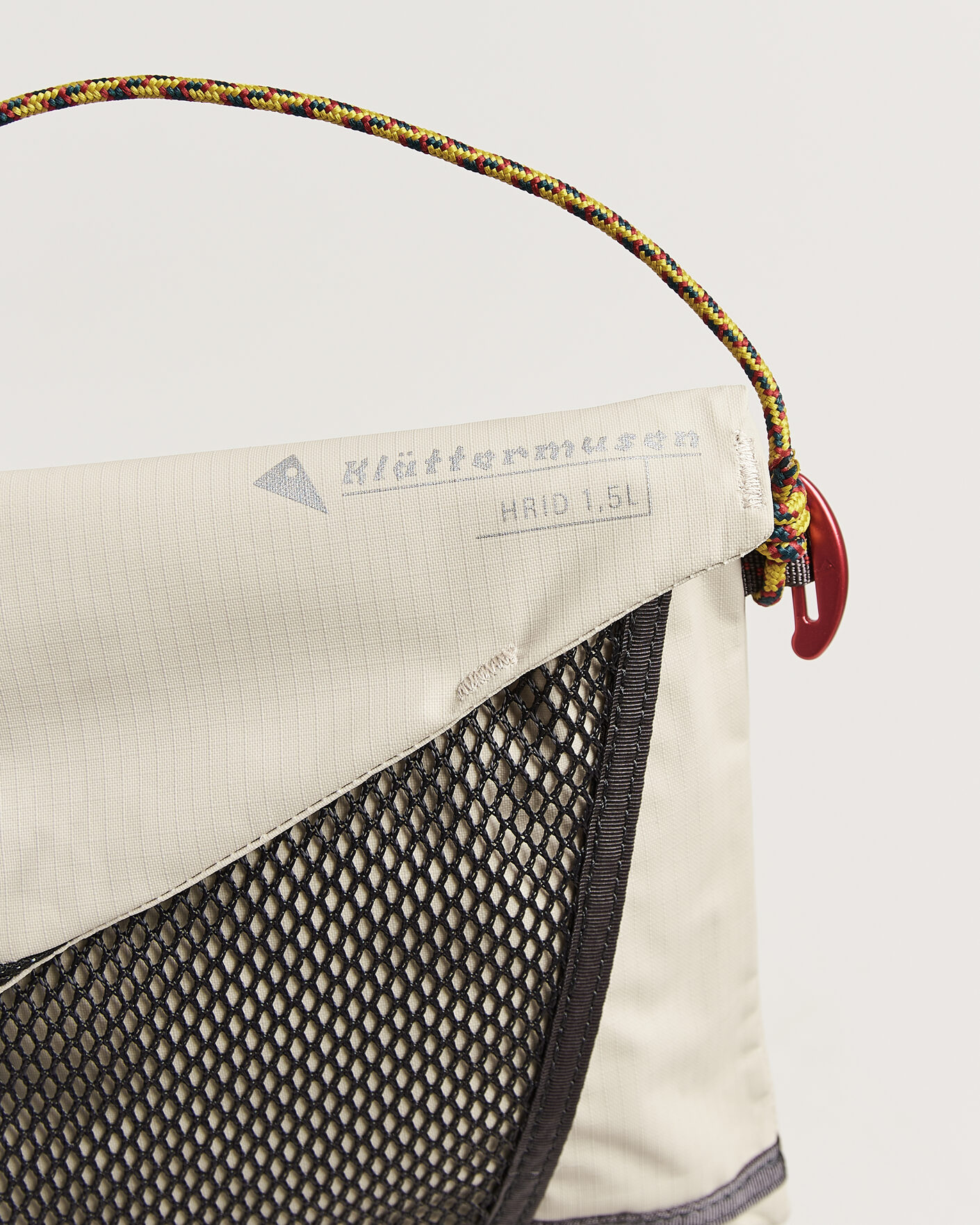 Herre | Vesker | Klättermusen | Hrid WP 1,5L Accessory Bag Silver Creme