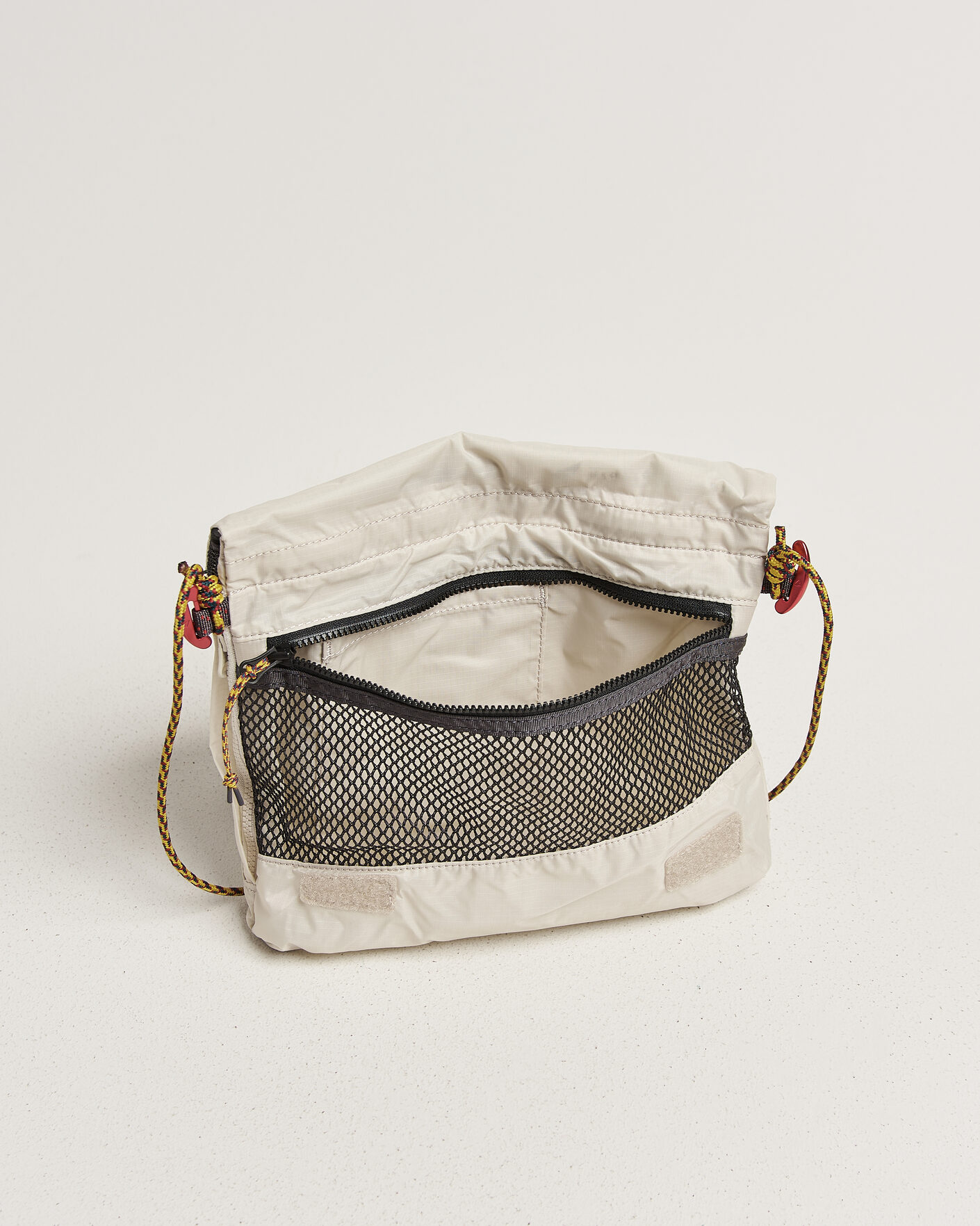 Herre | Vesker | Klättermusen | Algir Foldover Bag Putty Grey