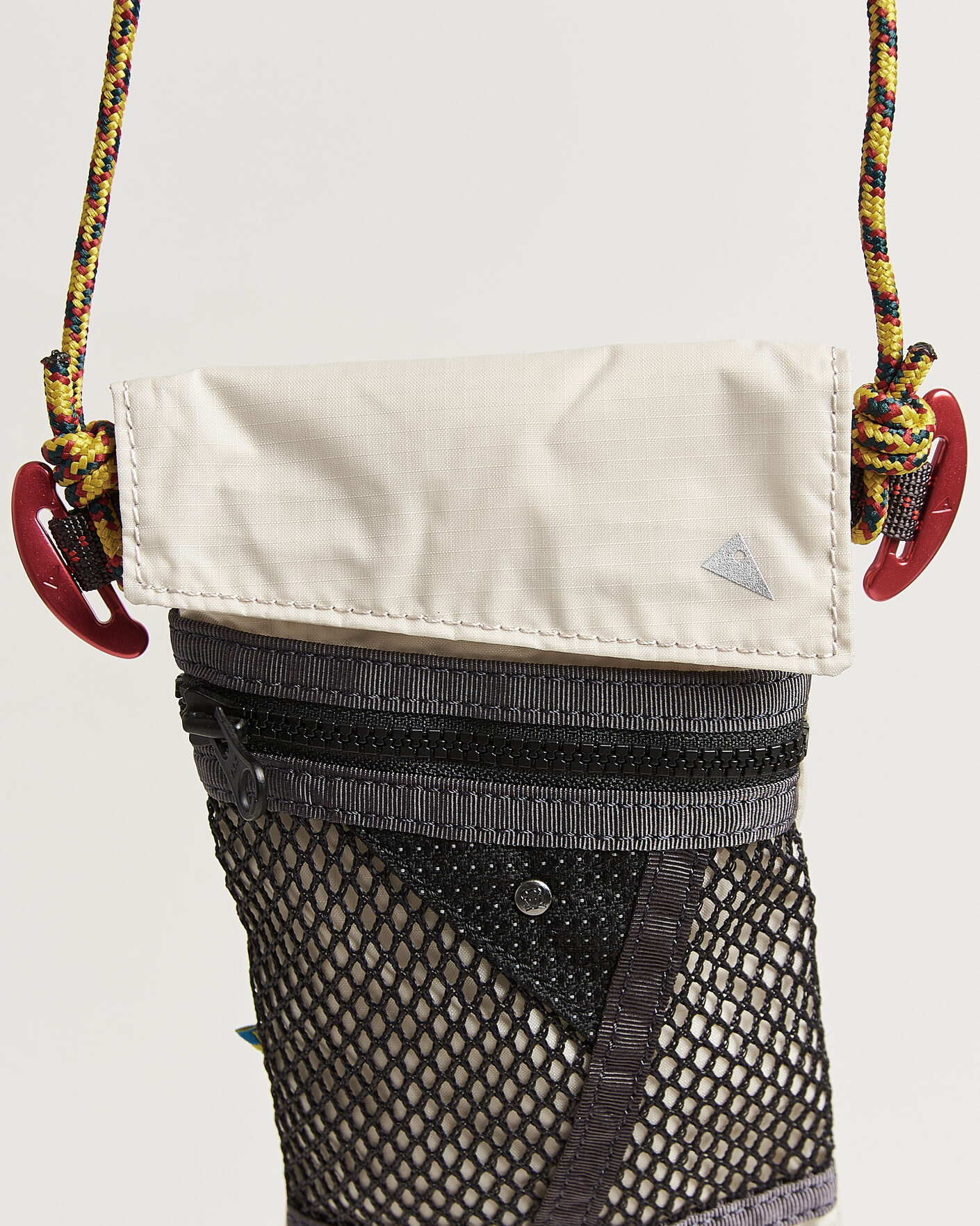Herre | Vesker | Klättermusen | Algir Lanyard Pocket Bag Putty Grey