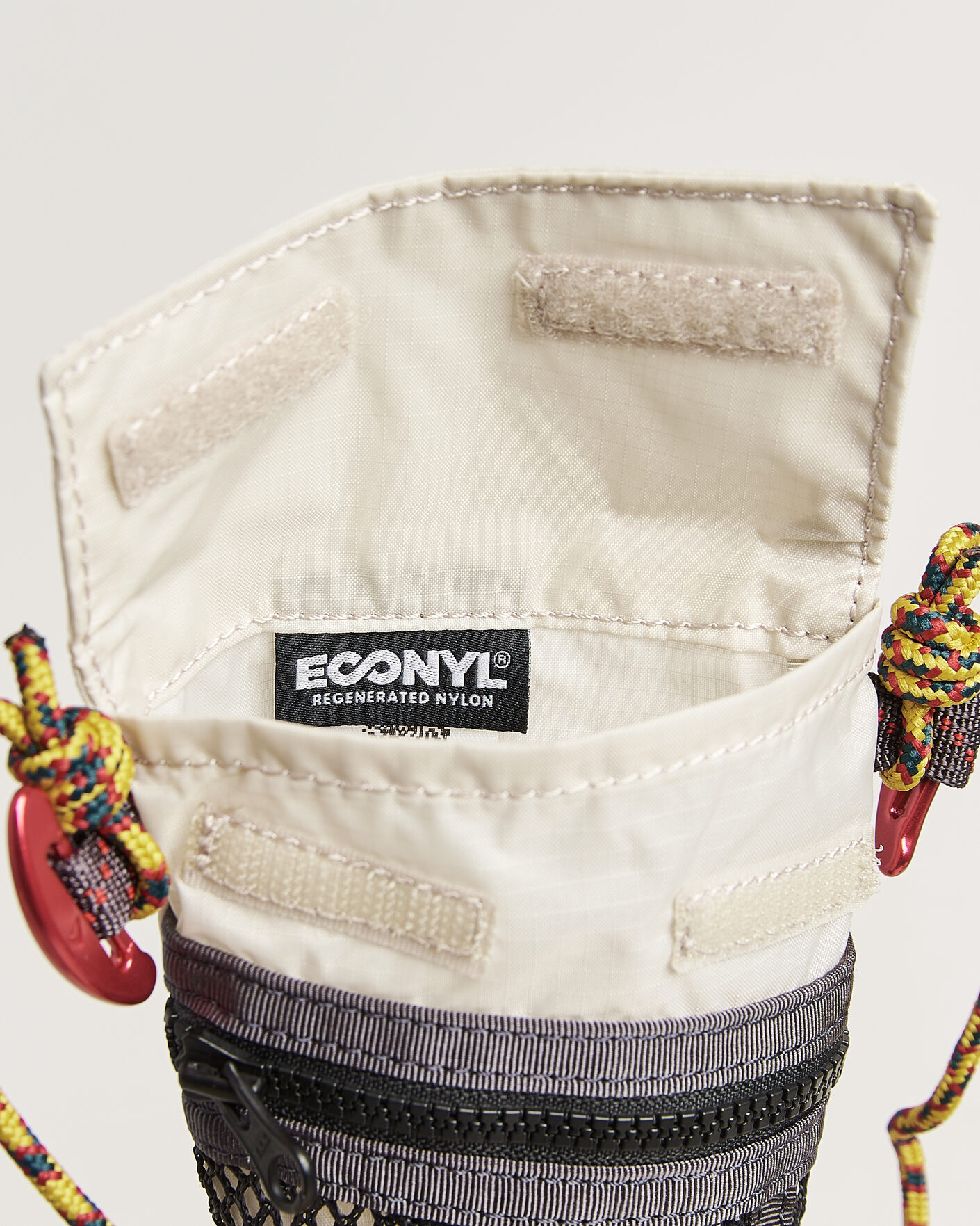 Herre | Vesker | Klättermusen | Algir Lanyard Pocket Bag Putty Grey