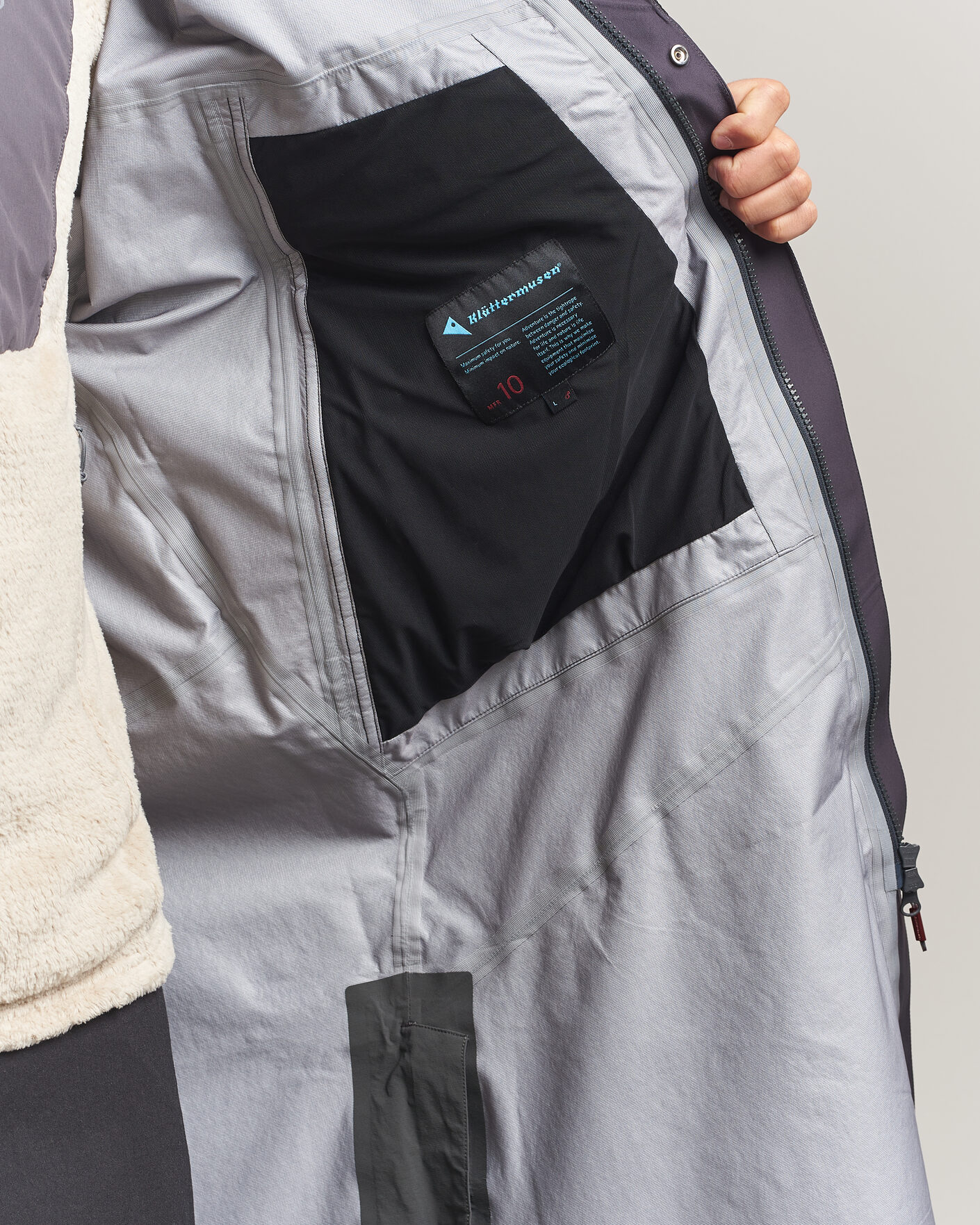 Herre | Jakker | Klättermusen | Syr Hood Parka Raven