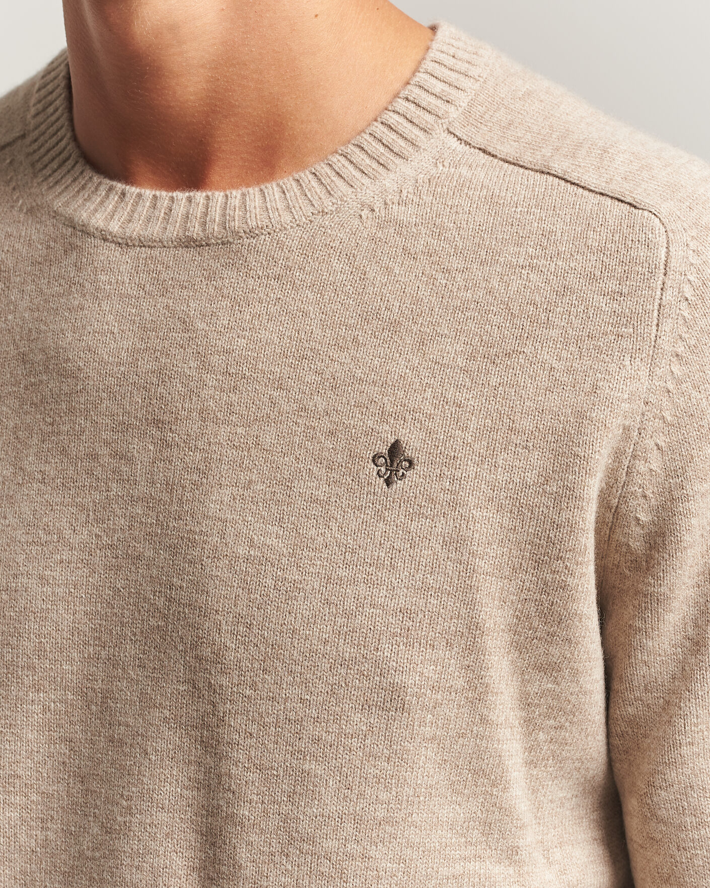 Herre | Gensere | Morris | Hertford Lambswool Crew Neck Khaki