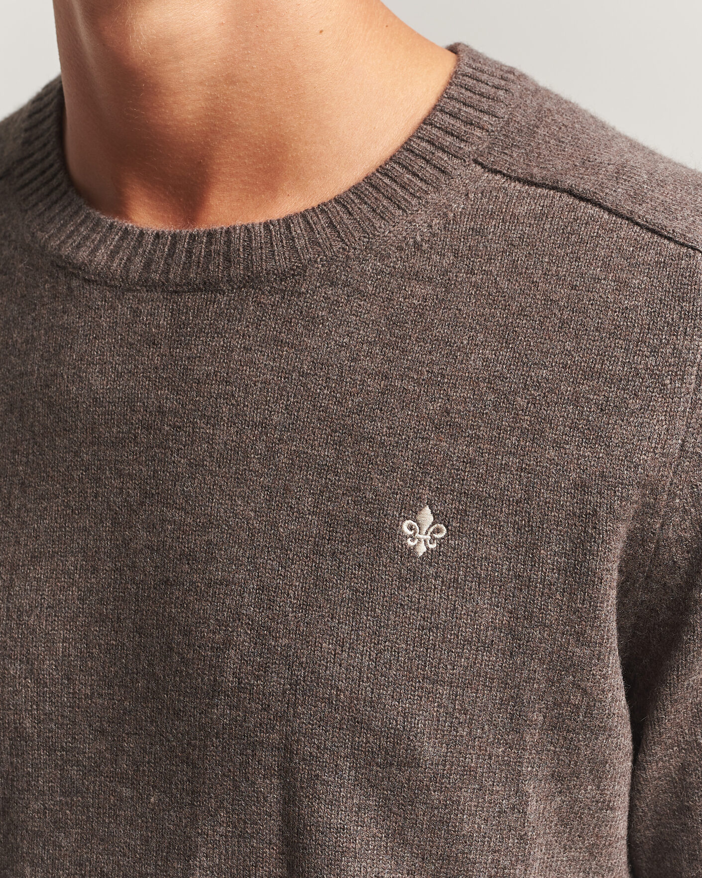 Herre | Gensere | Morris | Hertford Lambswool Crew Neck Brown