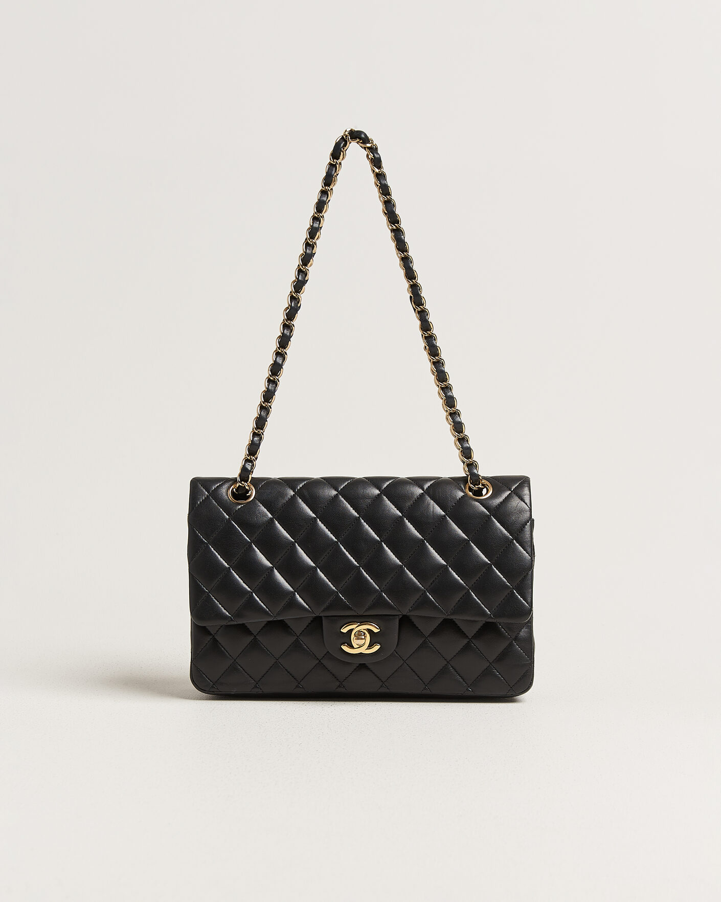 Herre | Chanel Pre-Owned Classic Medium Double Flap Bag Lambskin Black | Chanel Pre-Owned | Classic Medium Double Flap Bag Lambskin Black