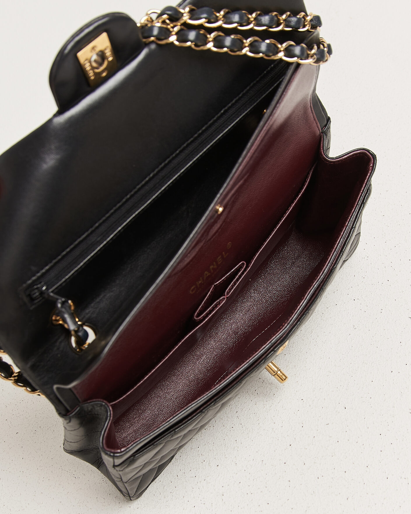Herre | Chanel Pre-Owned Classic Medium Double Flap Bag Lambskin Black | Chanel Pre-Owned | Classic Medium Double Flap Bag Lambskin Black