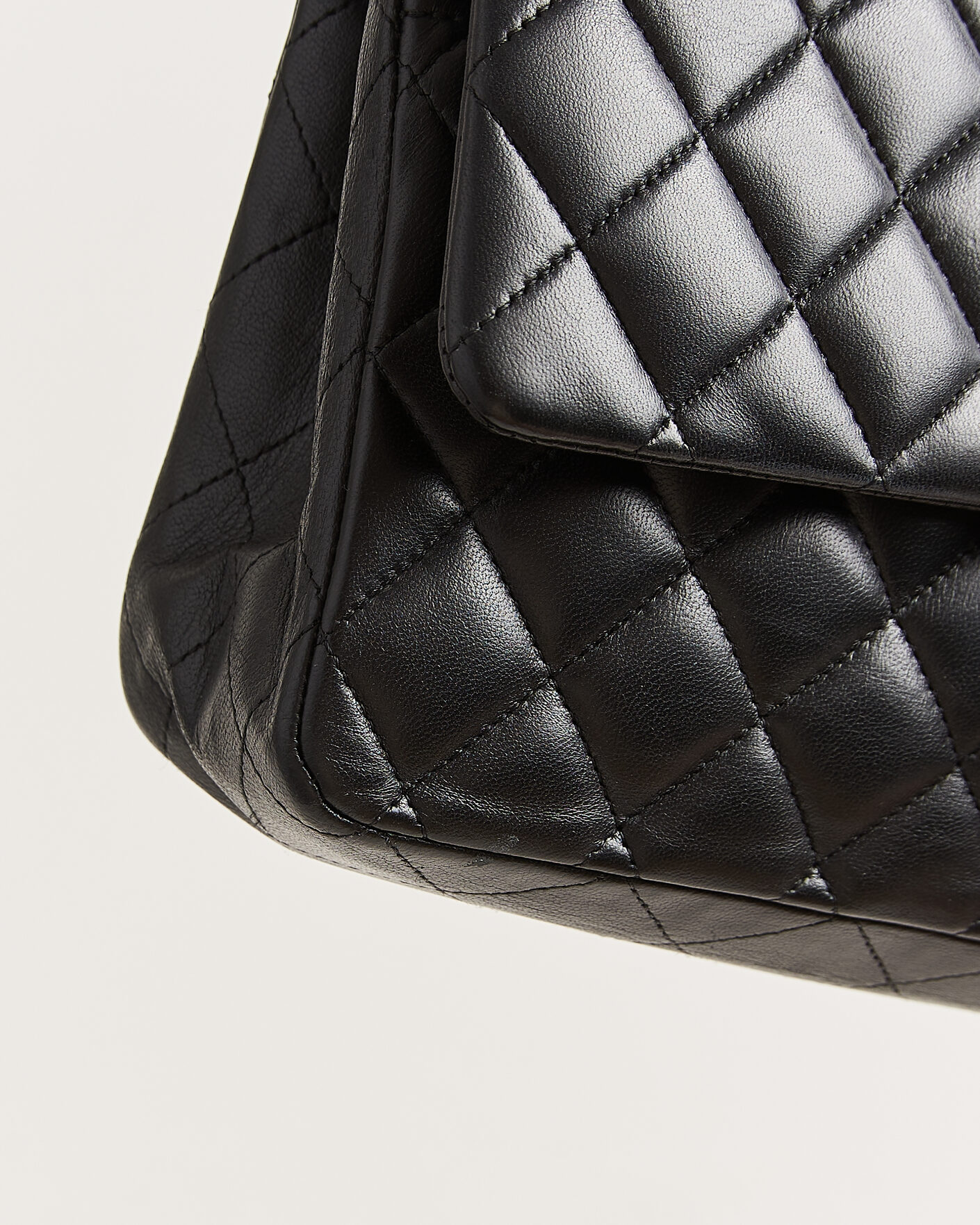 Herre | Chanel Pre-Owned Classic Medium Double Flap Bag Lambskin Black | Chanel Pre-Owned | Classic Medium Double Flap Bag Lambskin Black