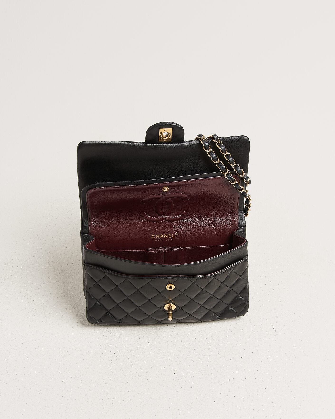 Herre | Chanel Pre-Owned Classic Medium Double Flap Bag Lambskin Black | Chanel Pre-Owned | Classic Medium Double Flap Bag Lambskin Black