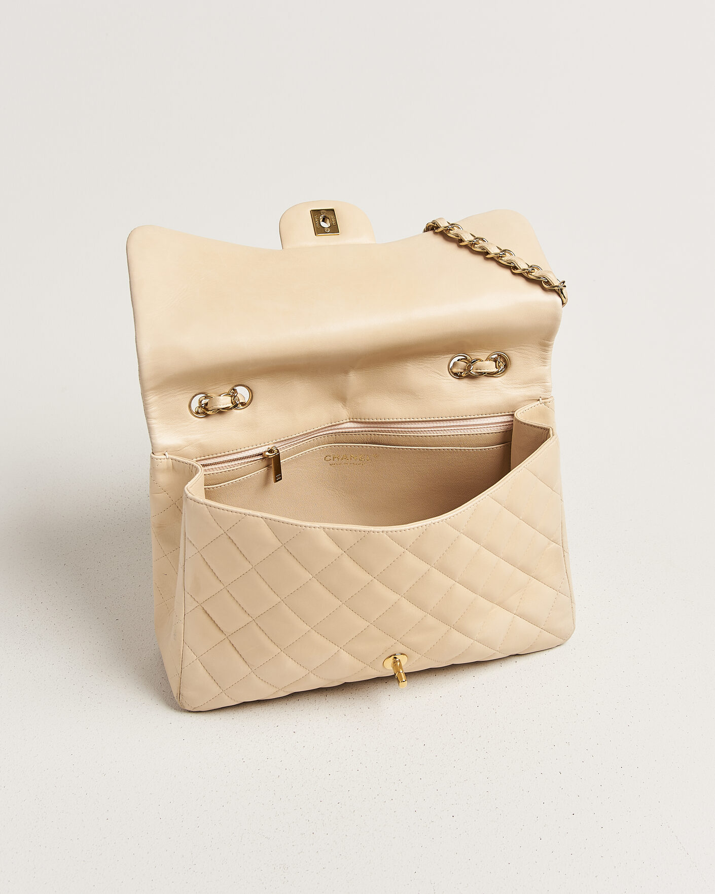Herre | Chanel Pre-Owned Classic Jumbo Single Flap Bag Lambskin Beige | Chanel Pre-Owned | Classic Jumbo Single Flap Bag Lambskin Beige